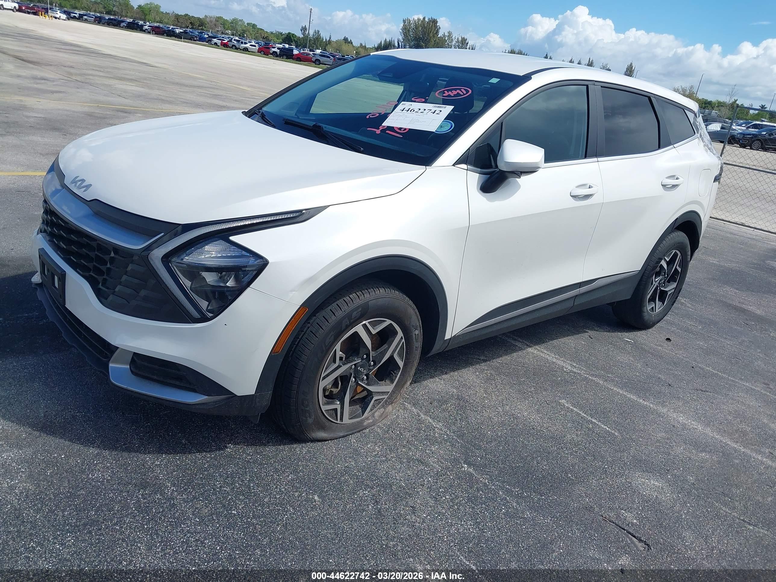 KIA SPORTAGE image 2