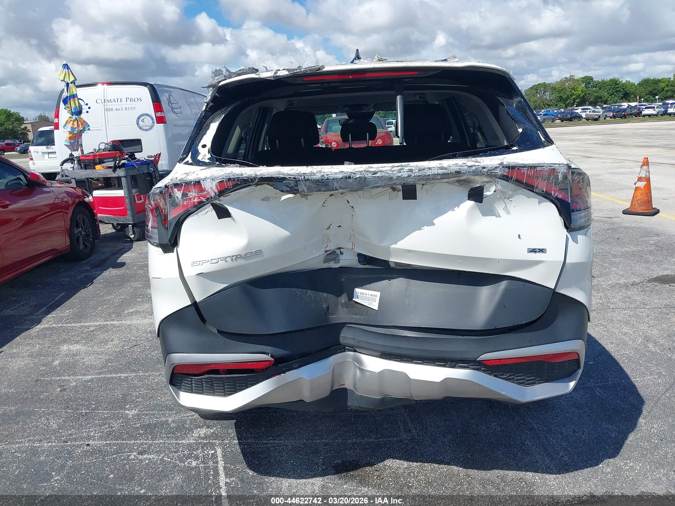 KIA SPORTAGE image 6