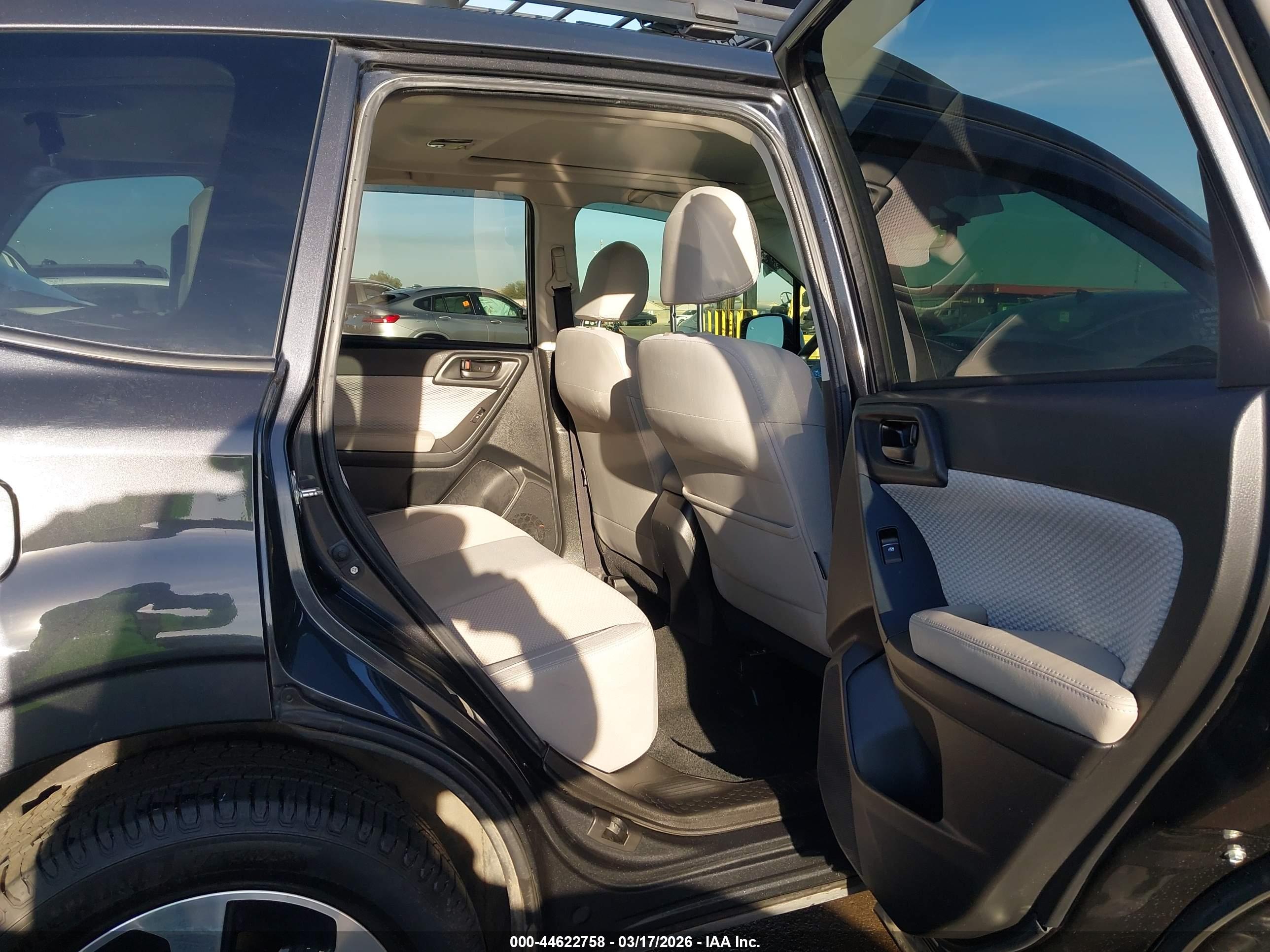 SUBARU FORESTER image 8