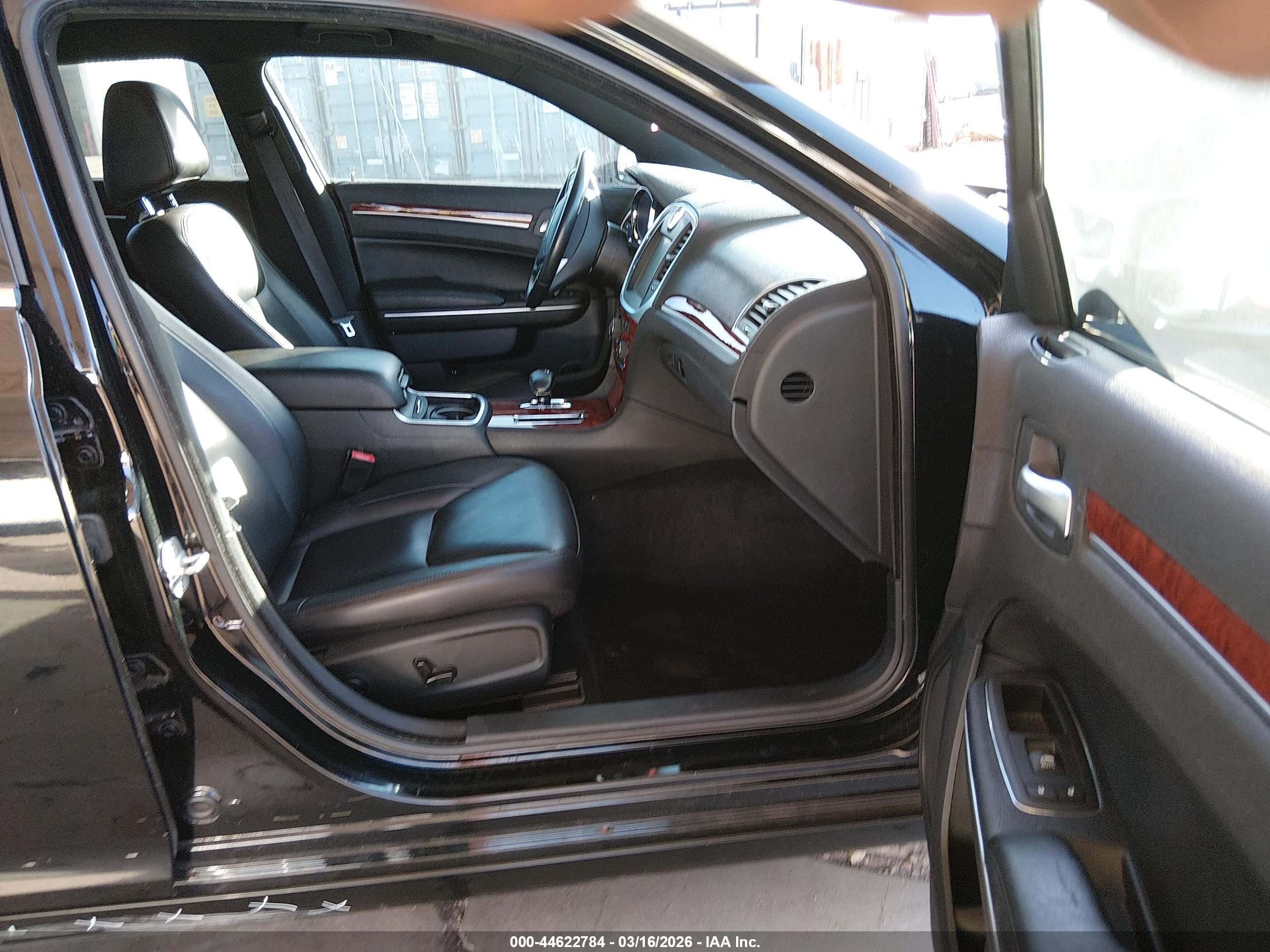 CHRYSLER 300 image 5