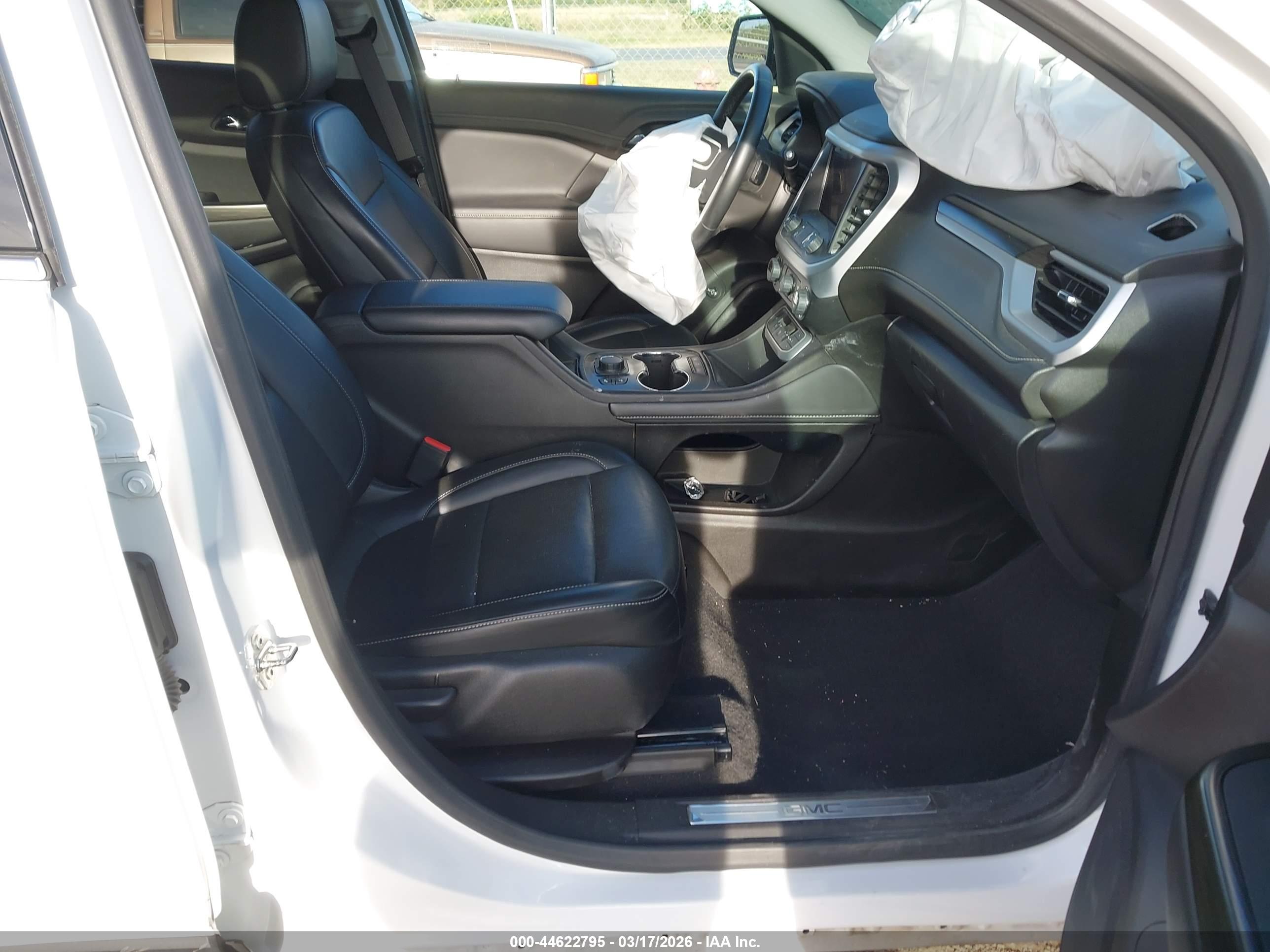 GMC ACADIA image 5