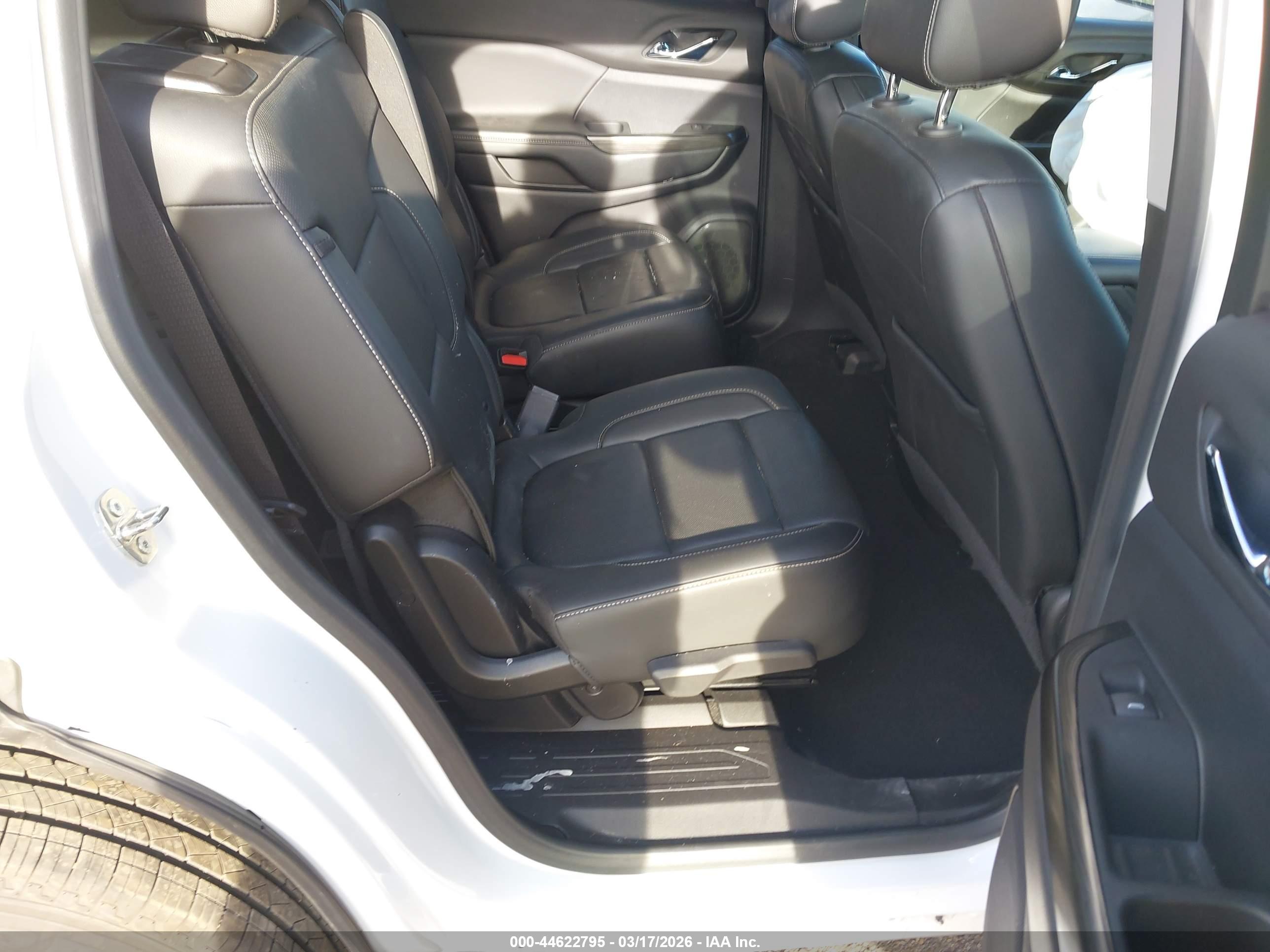 GMC ACADIA image 8