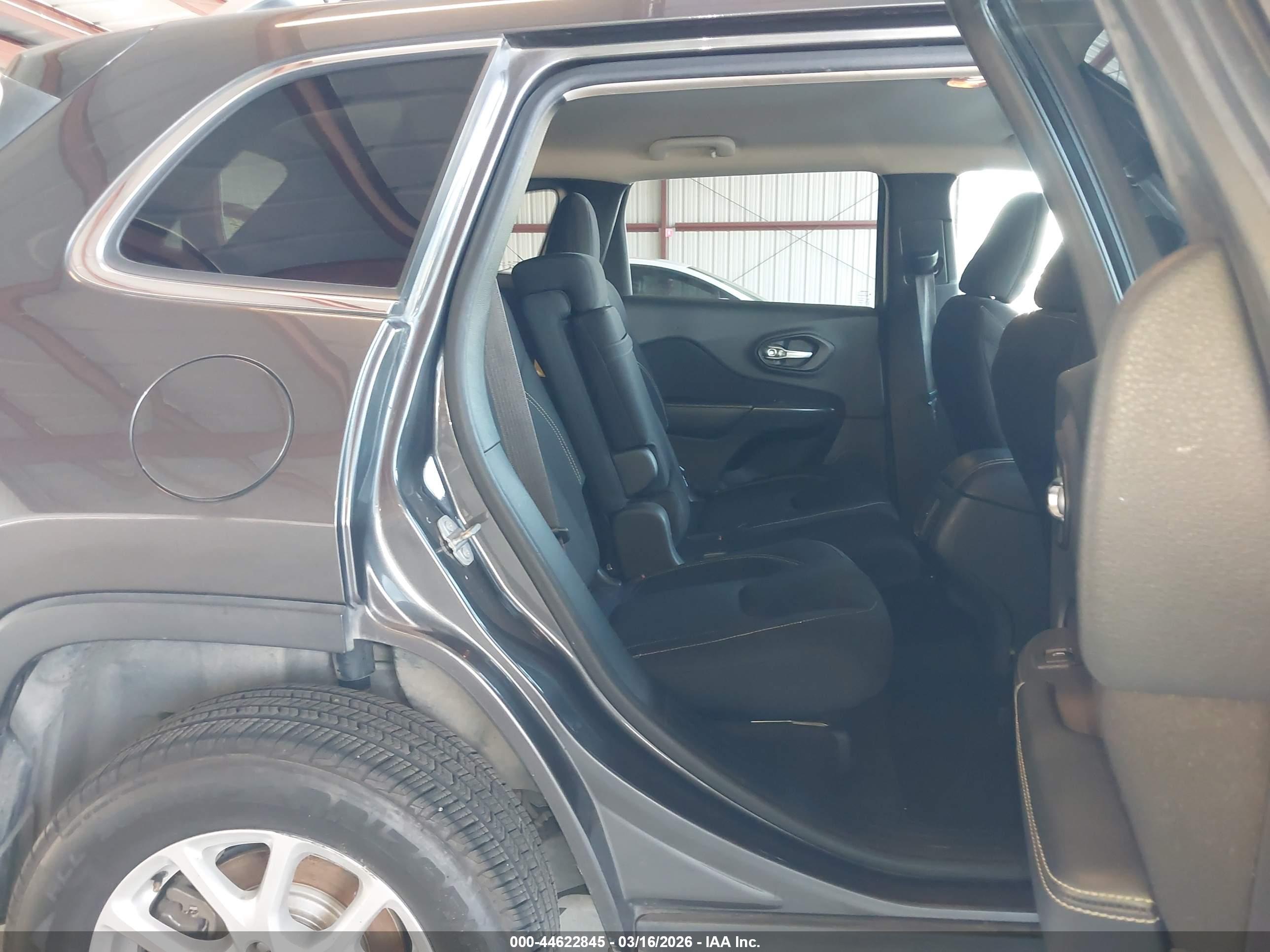 JEEP CHEROKEE image 8