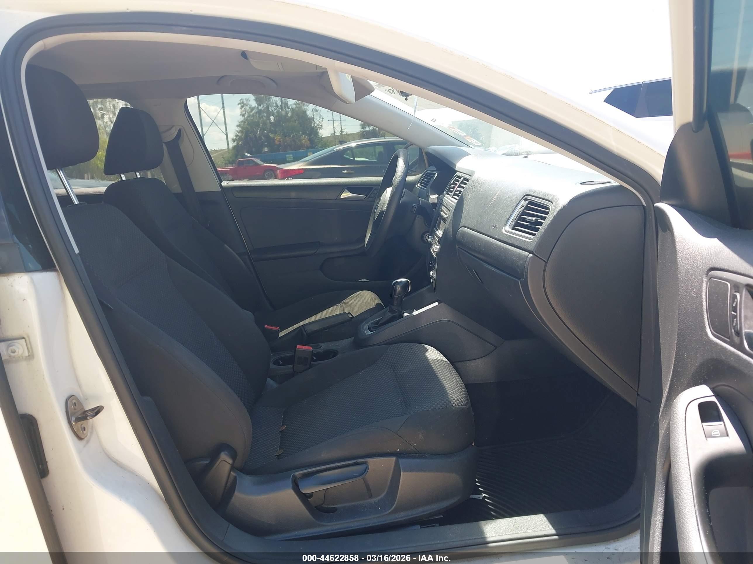 VOLKSWAGEN JETTA image 5