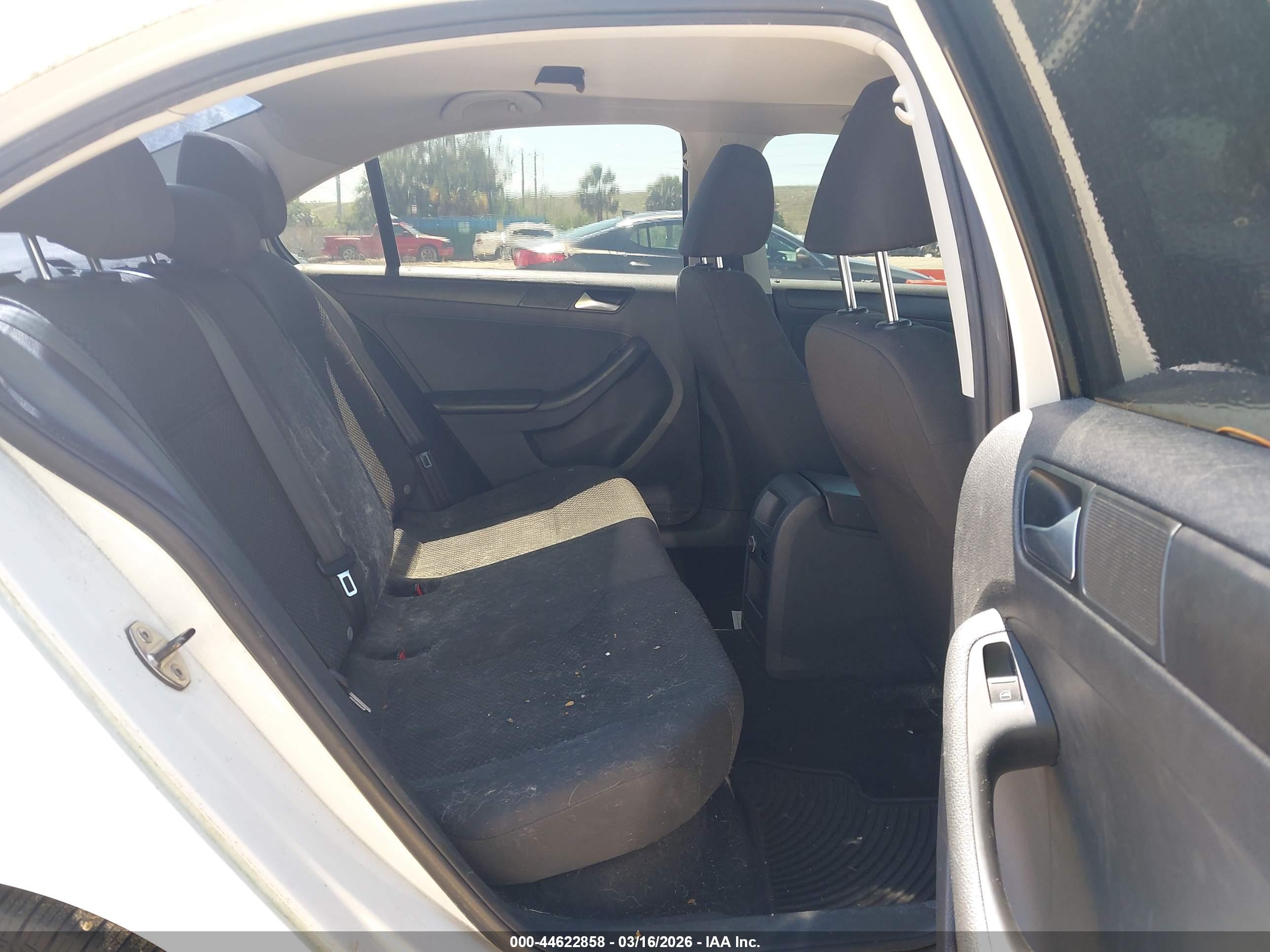 VOLKSWAGEN JETTA image 8