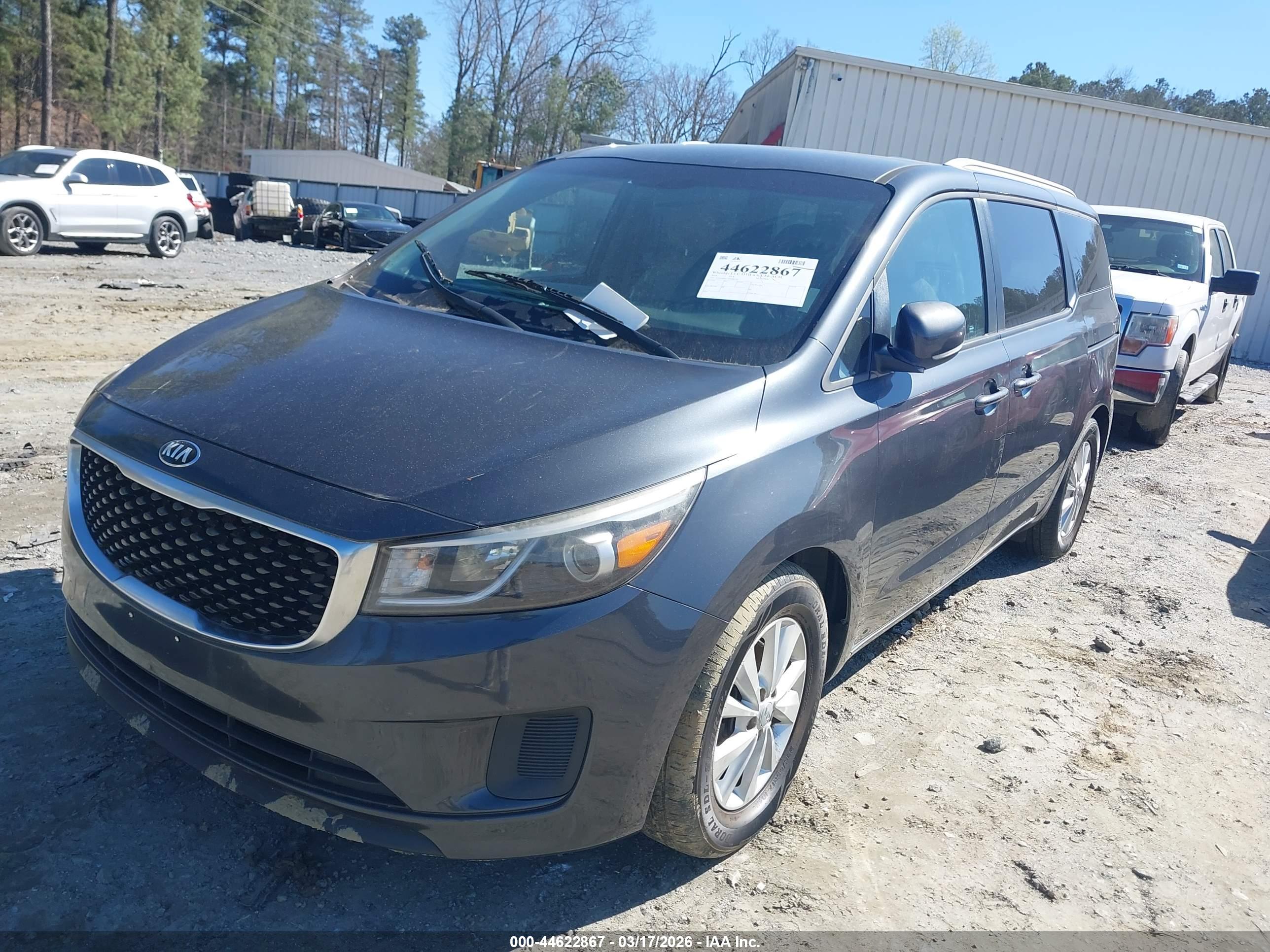 KIA SEDONA image 2