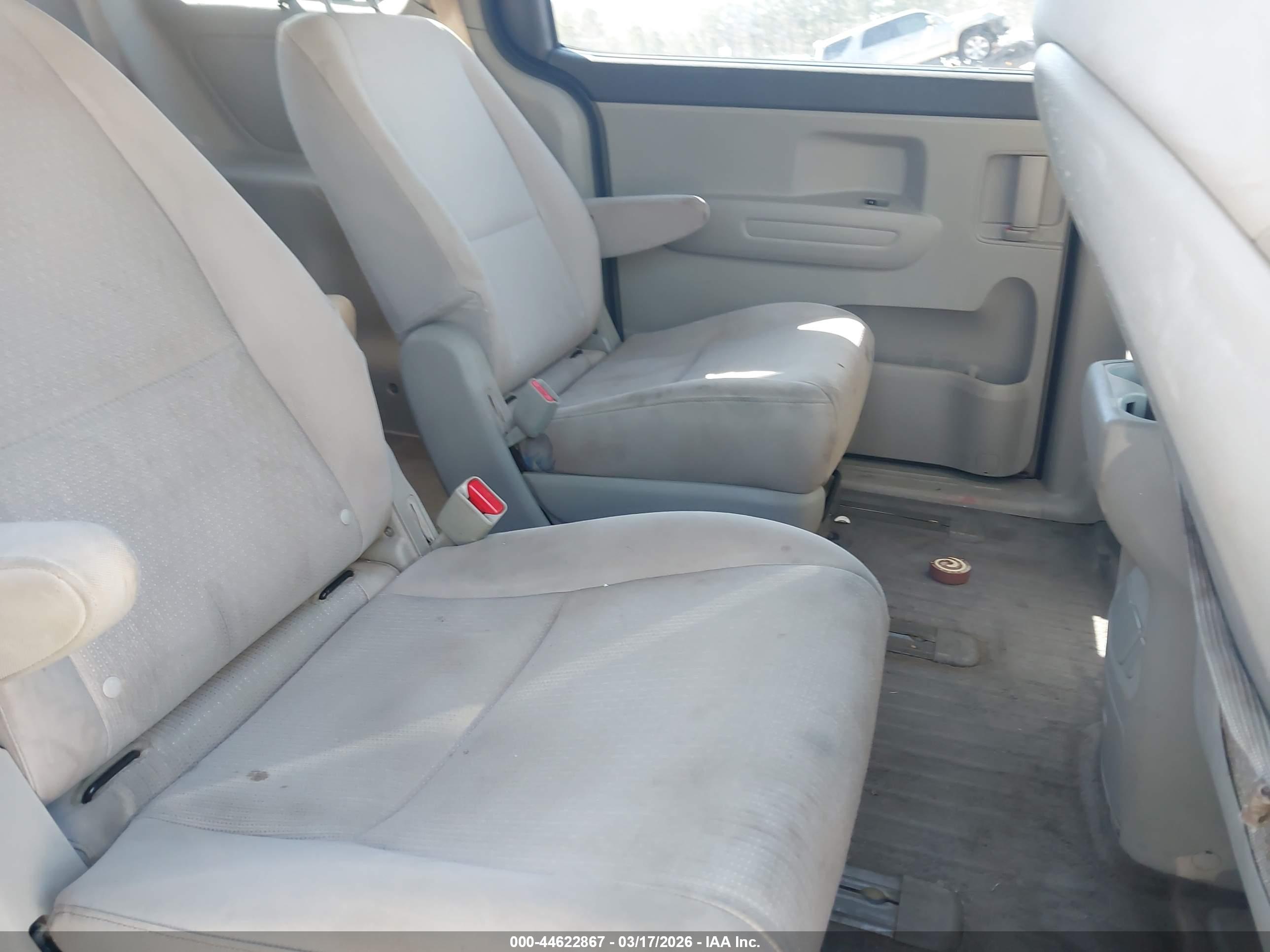 KIA SEDONA image 8