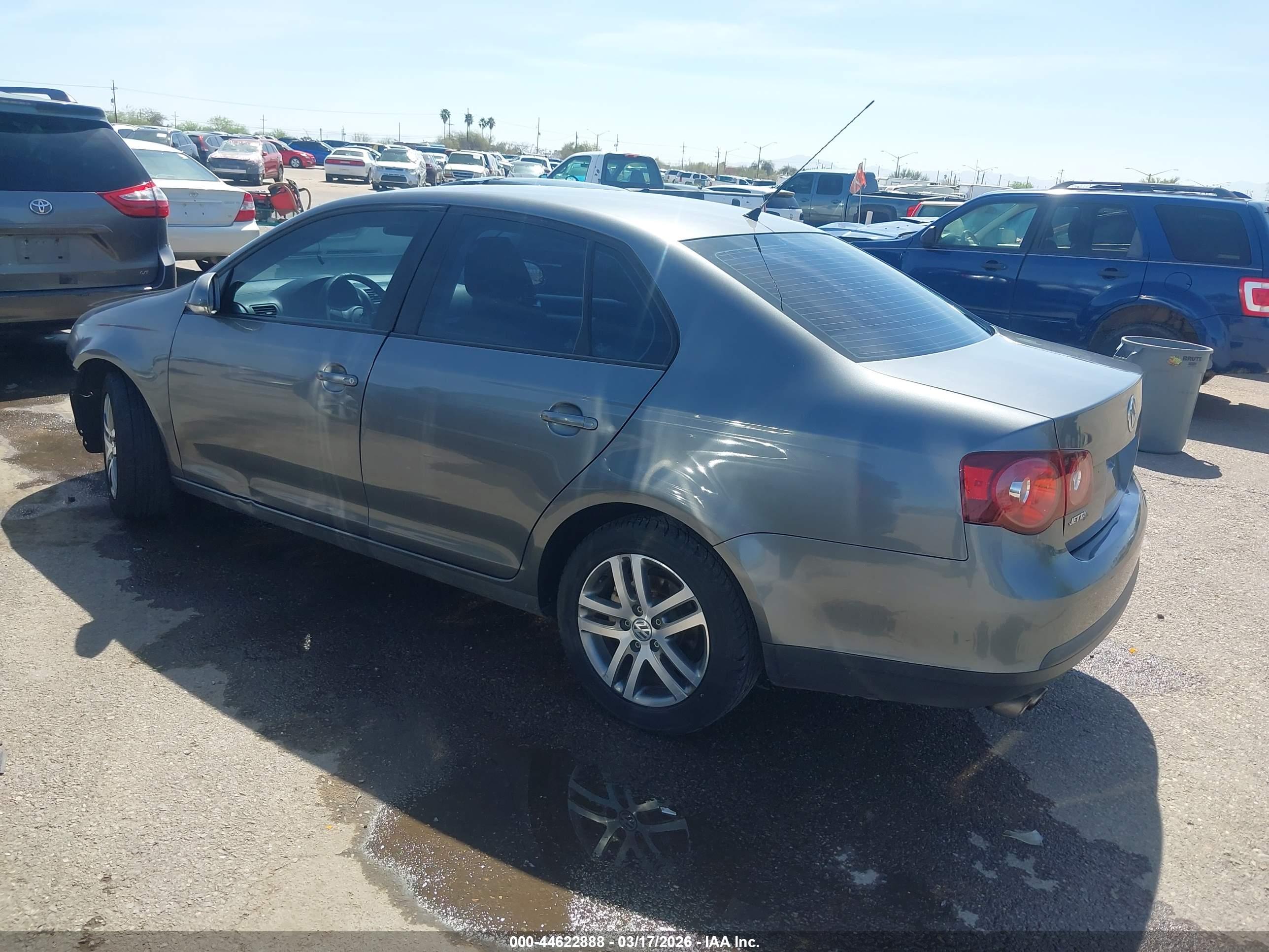 VOLKSWAGEN JETTA image 3