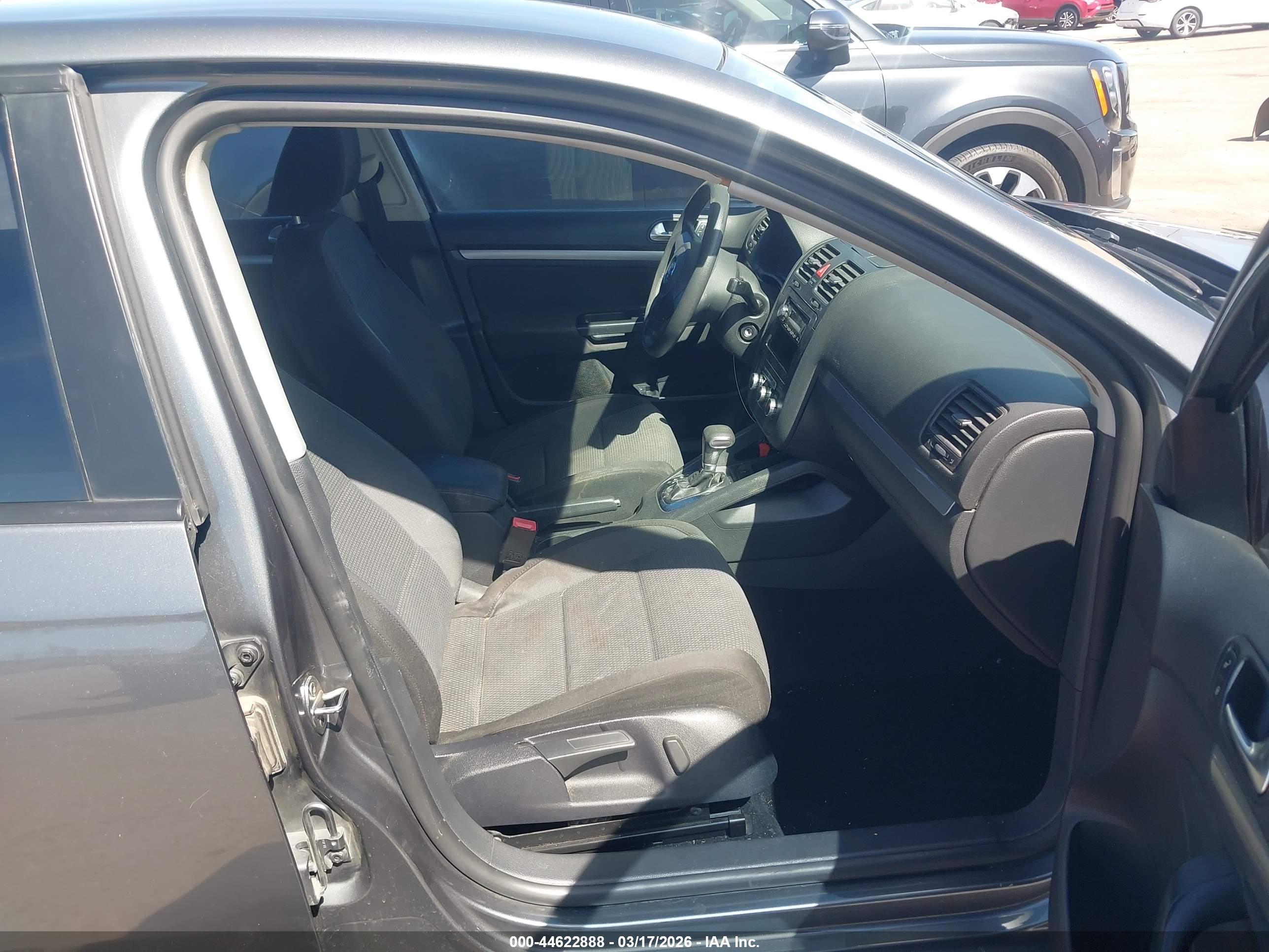 VOLKSWAGEN JETTA image 5