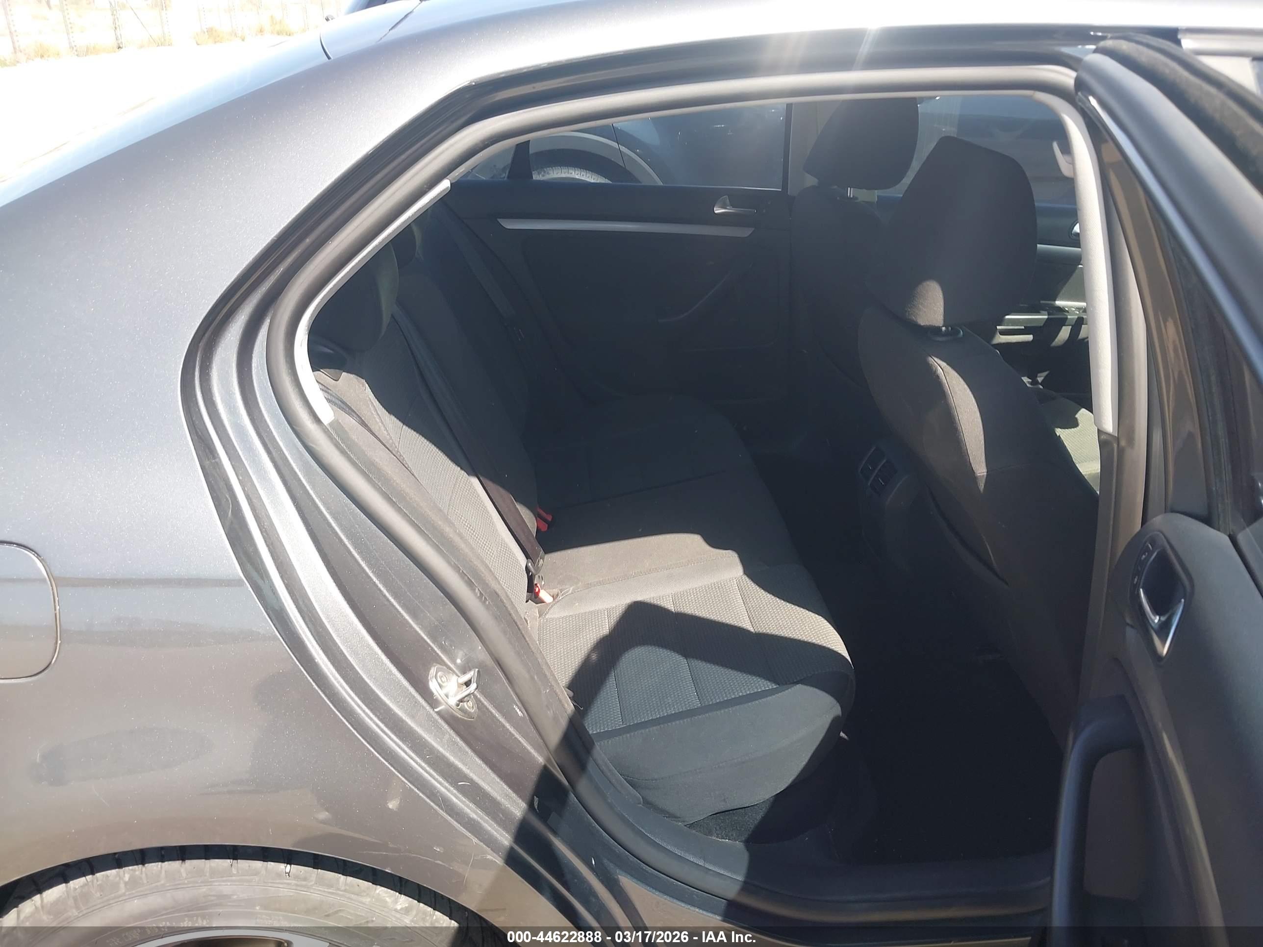 VOLKSWAGEN JETTA image 8