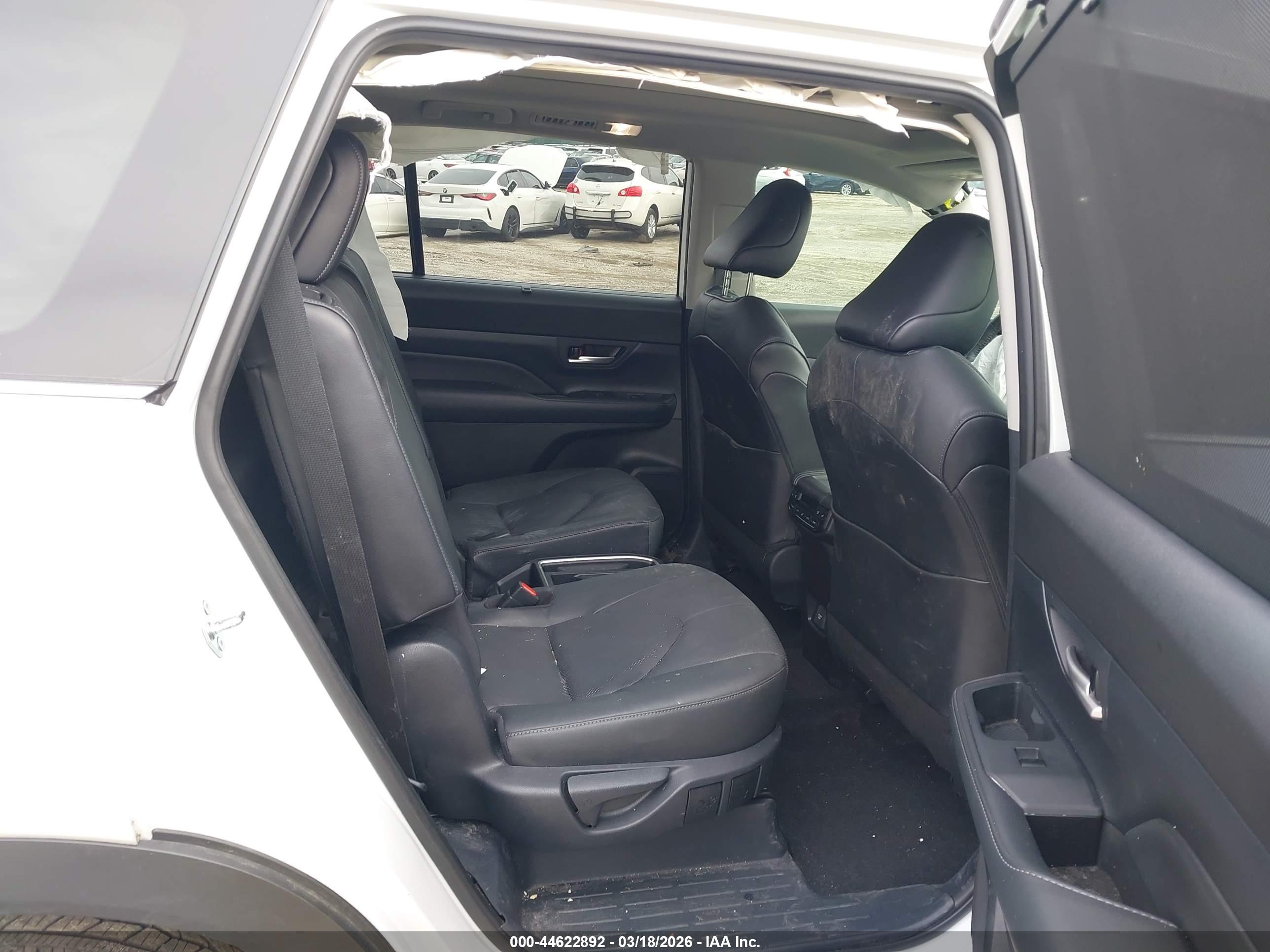 TOYOTA GRAND image 8