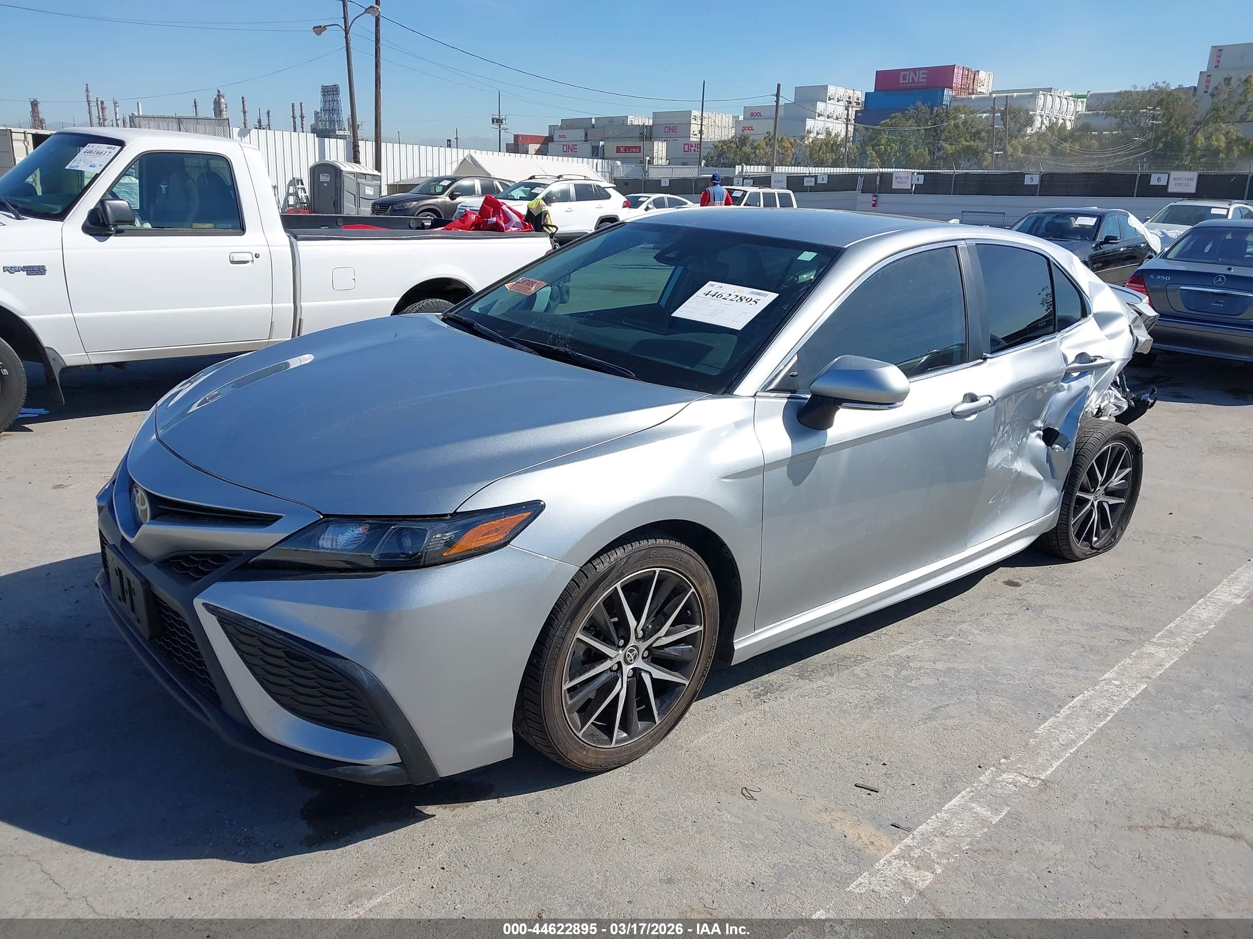 TOYOTA CAMRY image 2