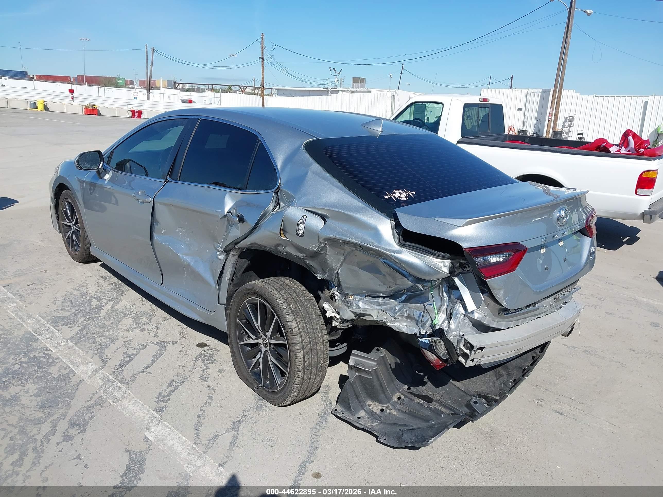 TOYOTA CAMRY image 3