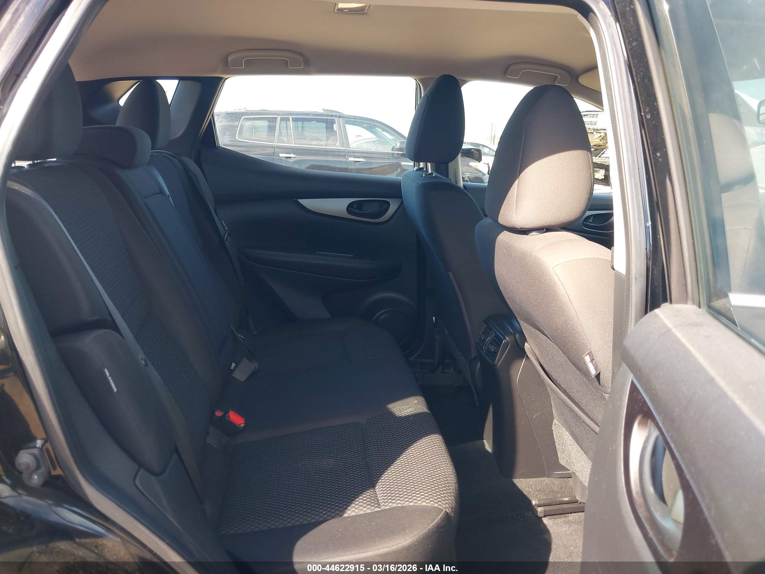 NISSAN ROGUE image 8