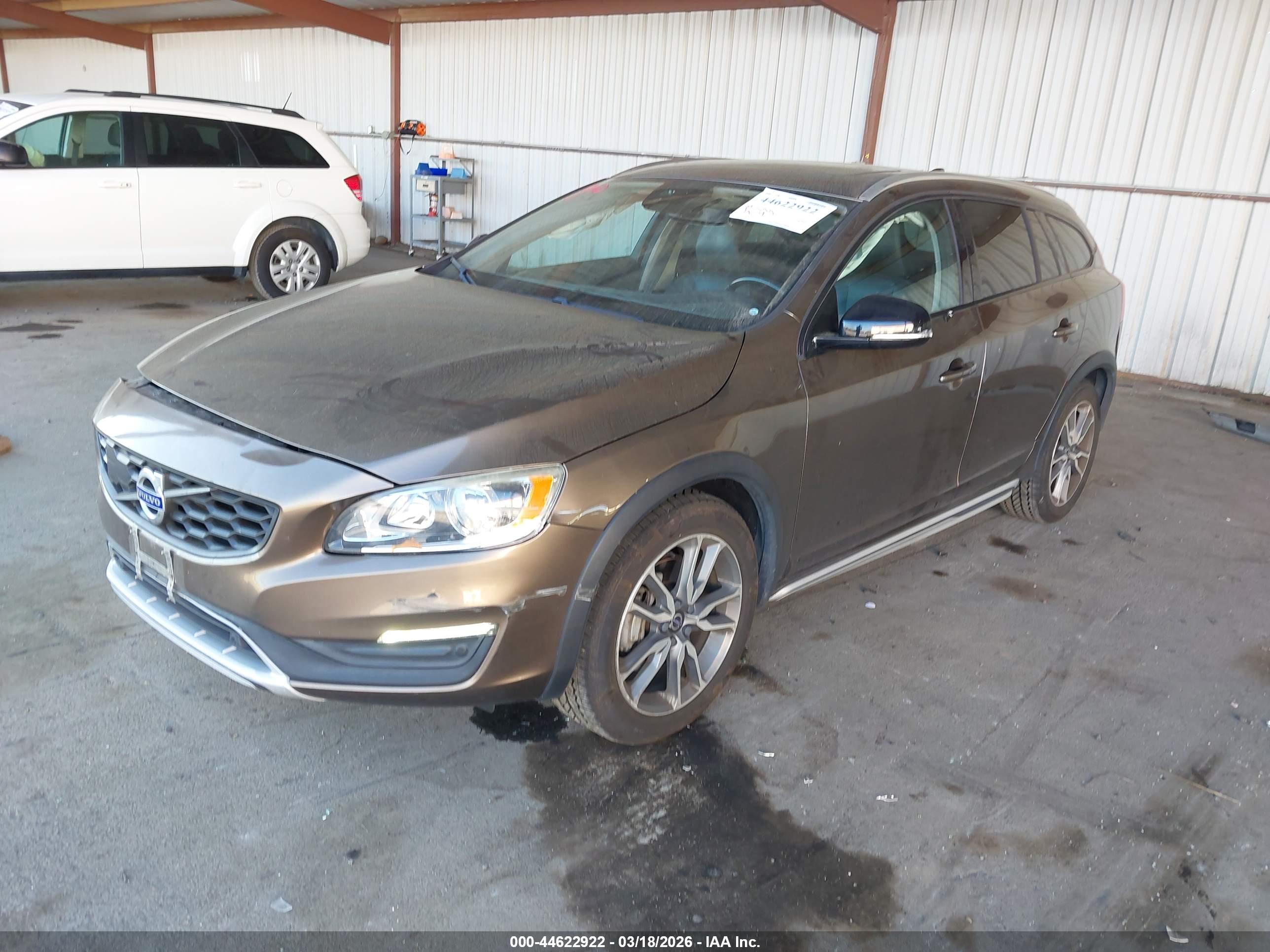 VOLVO V60 image 2