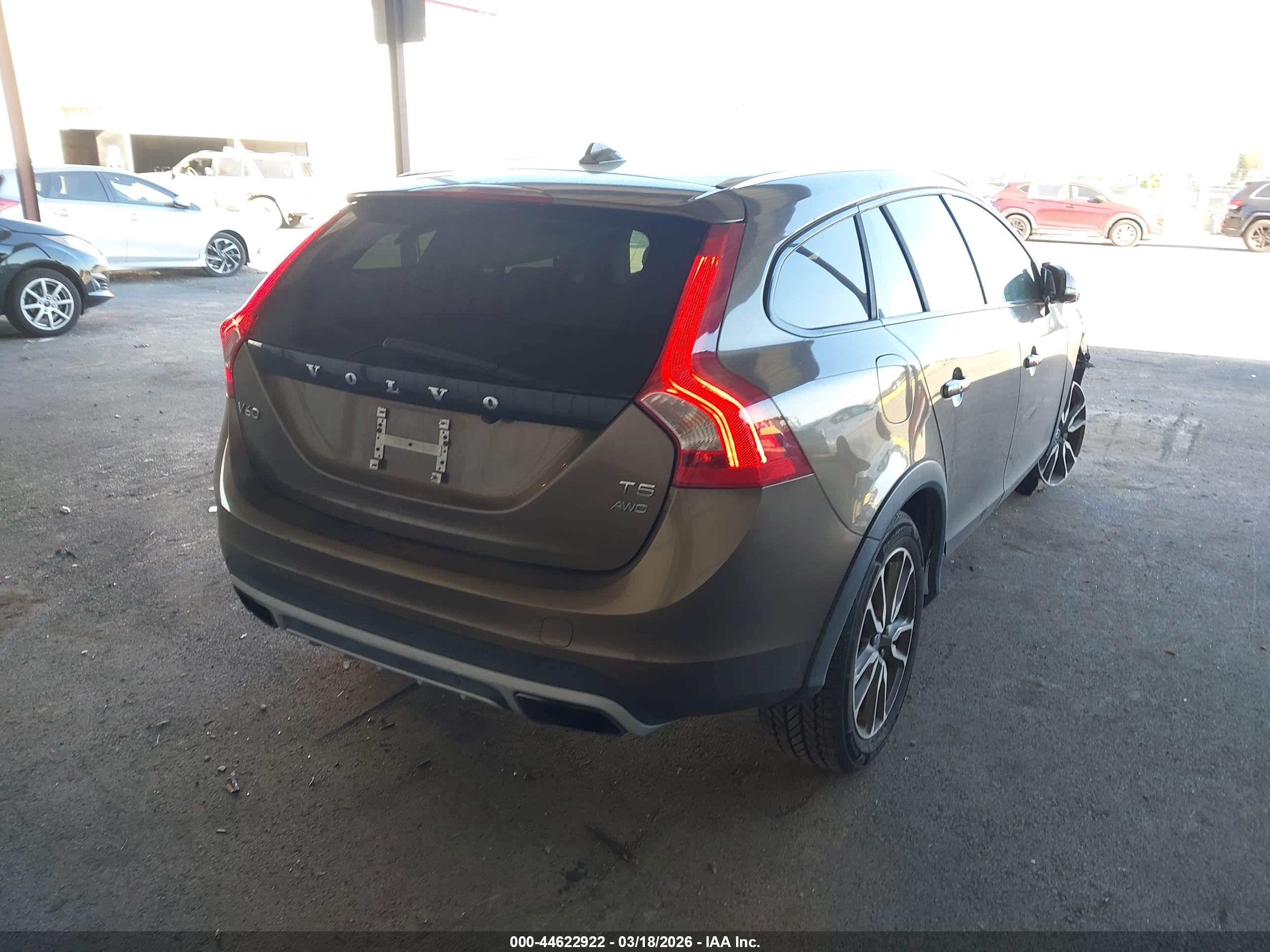 VOLVO V60 image 4