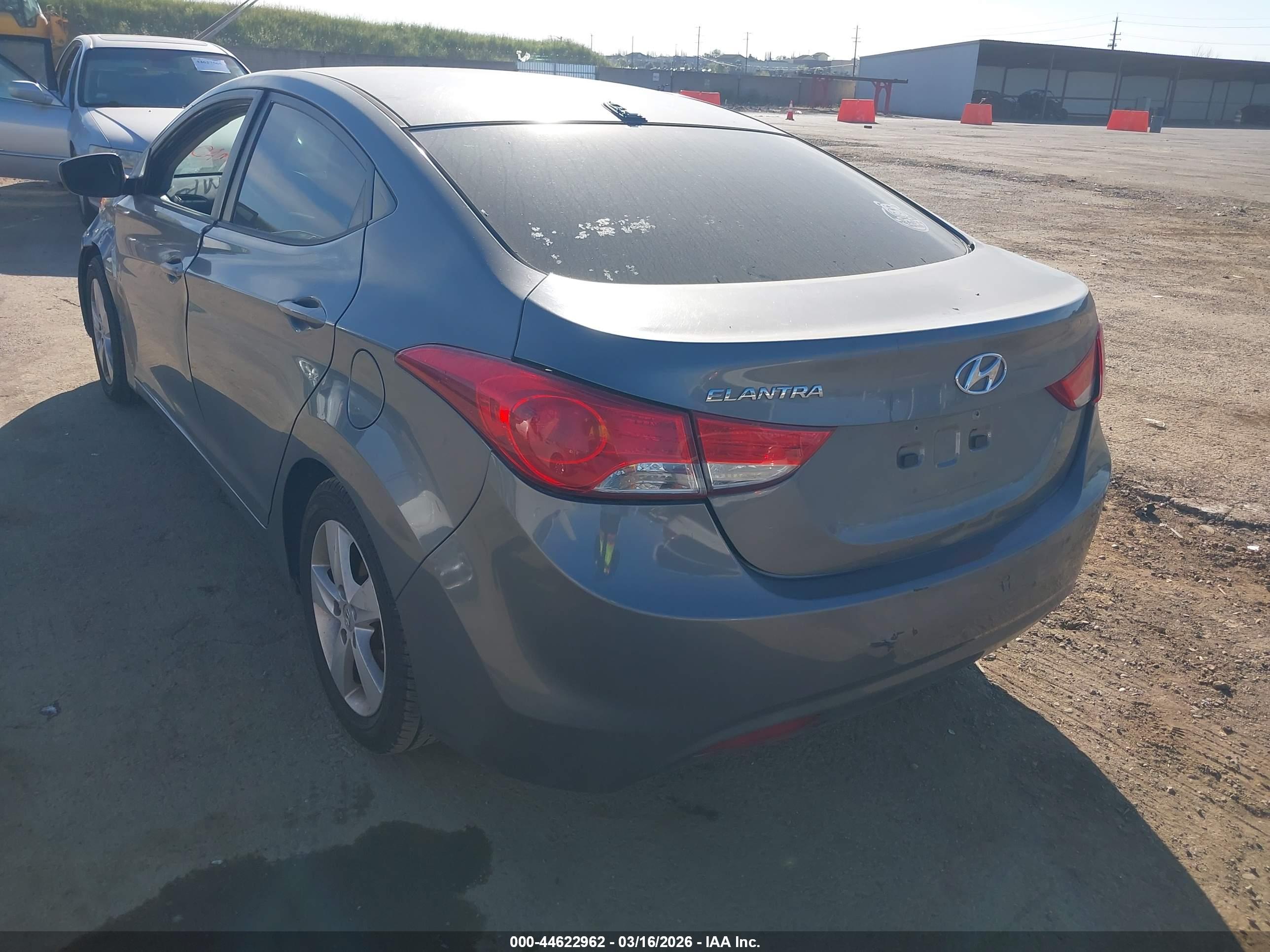 HYUNDAI ELANTRA image 3