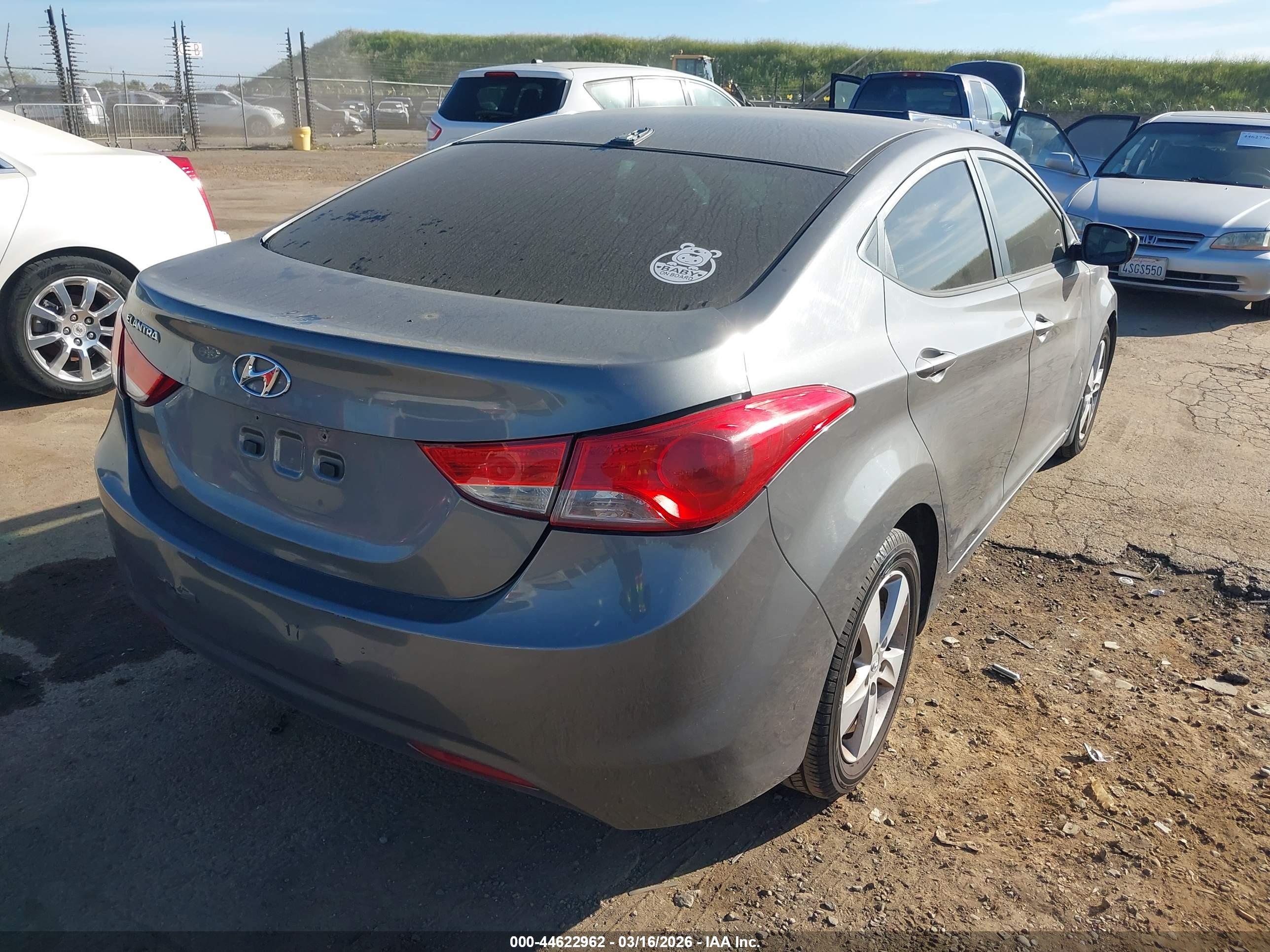HYUNDAI ELANTRA image 4