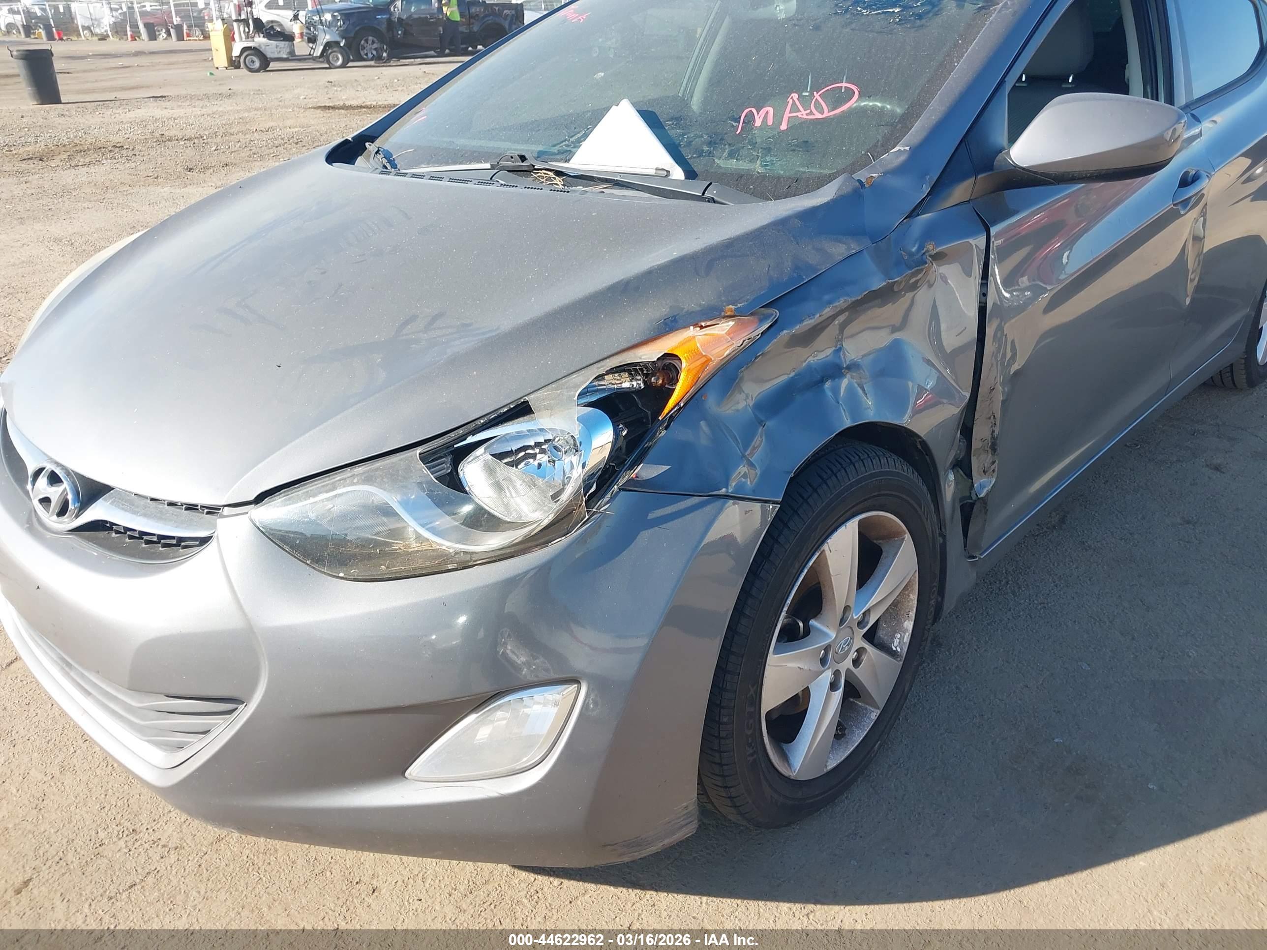 HYUNDAI ELANTRA image 6