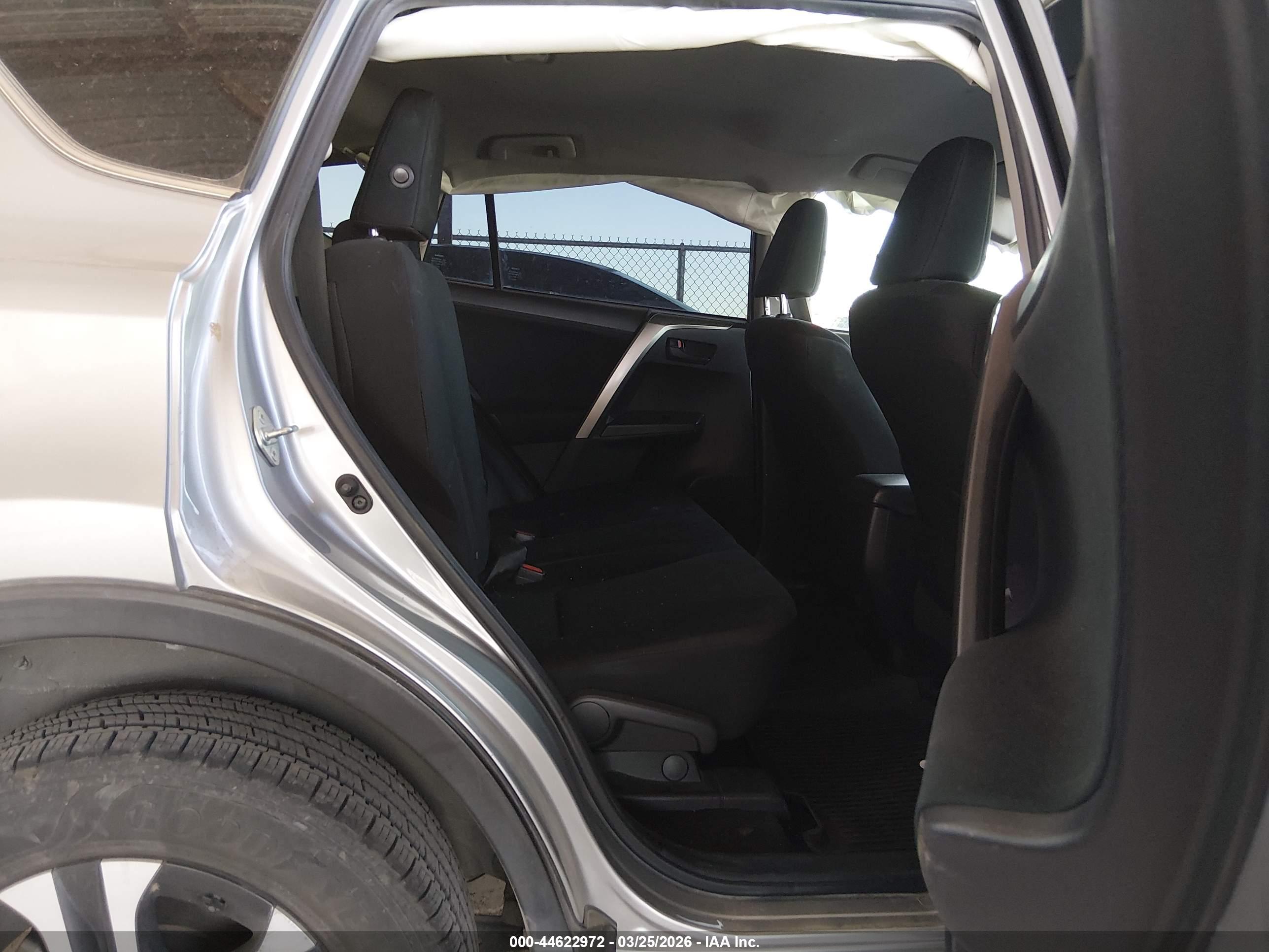 TOYOTA RAV4 image 8