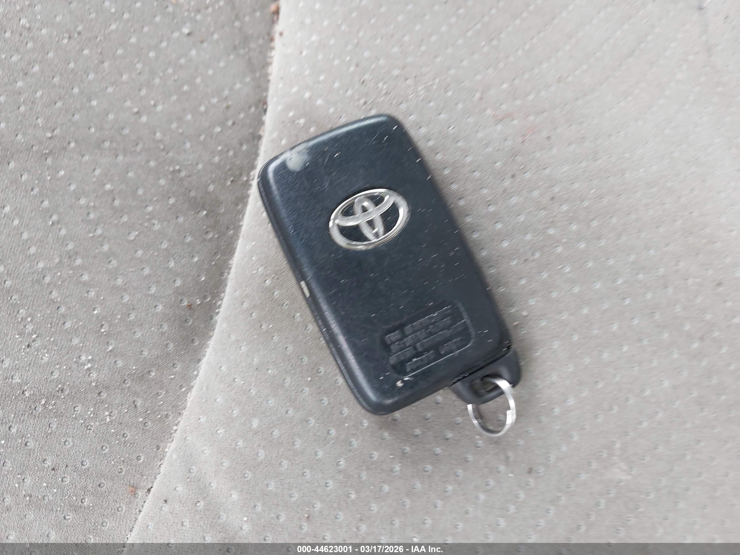 TOYOTA PRIUS image 11
