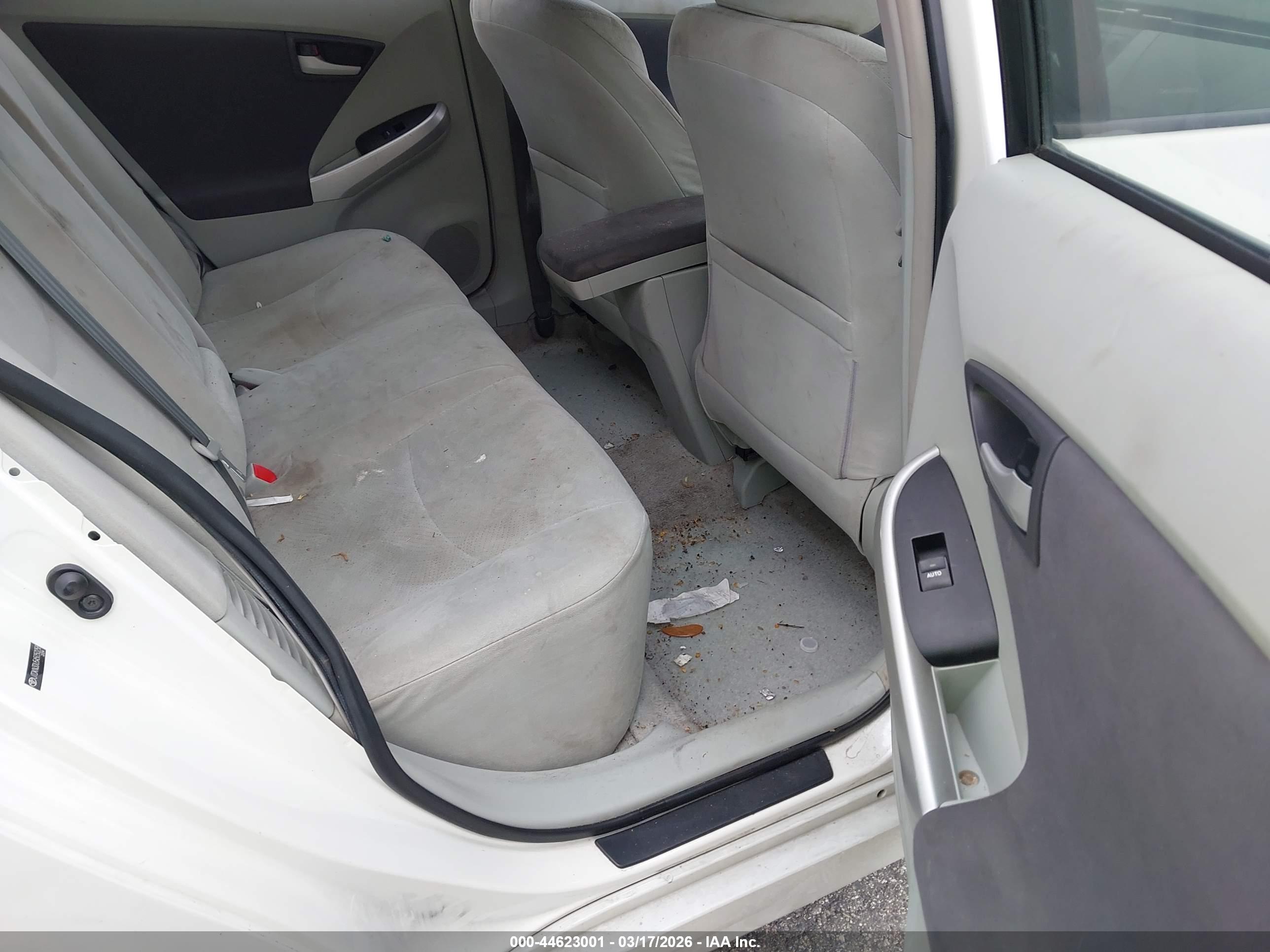 TOYOTA PRIUS image 8