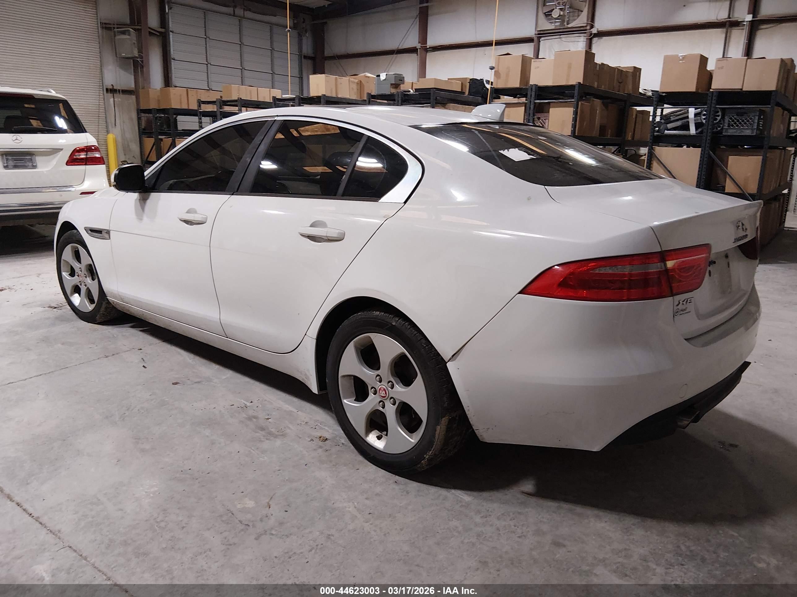JAGUAR XE image 3