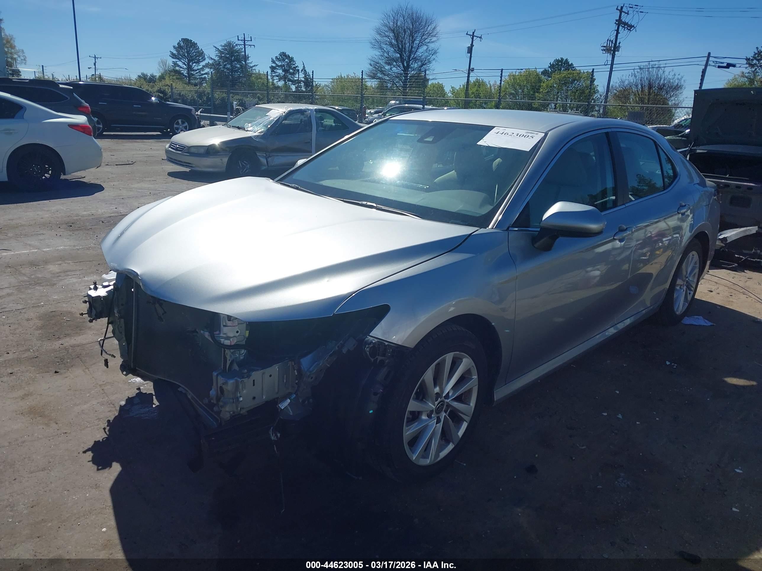 TOYOTA CAMRY image 2