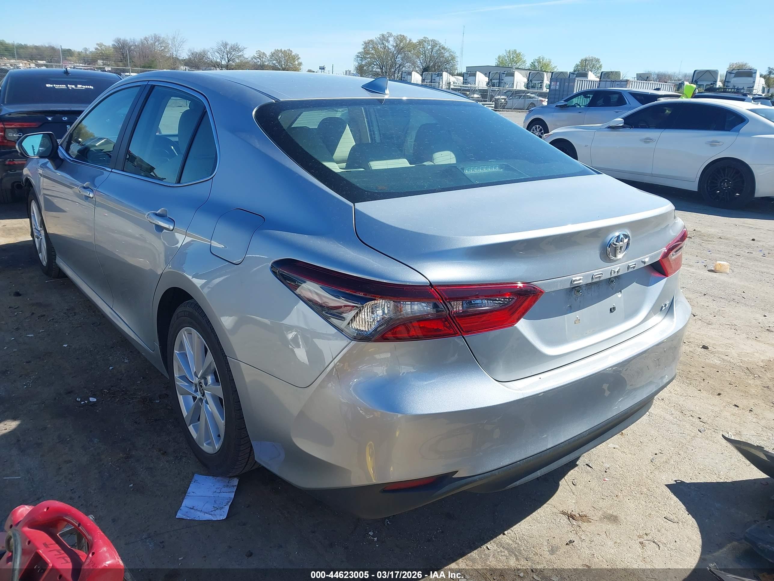 TOYOTA CAMRY image 3