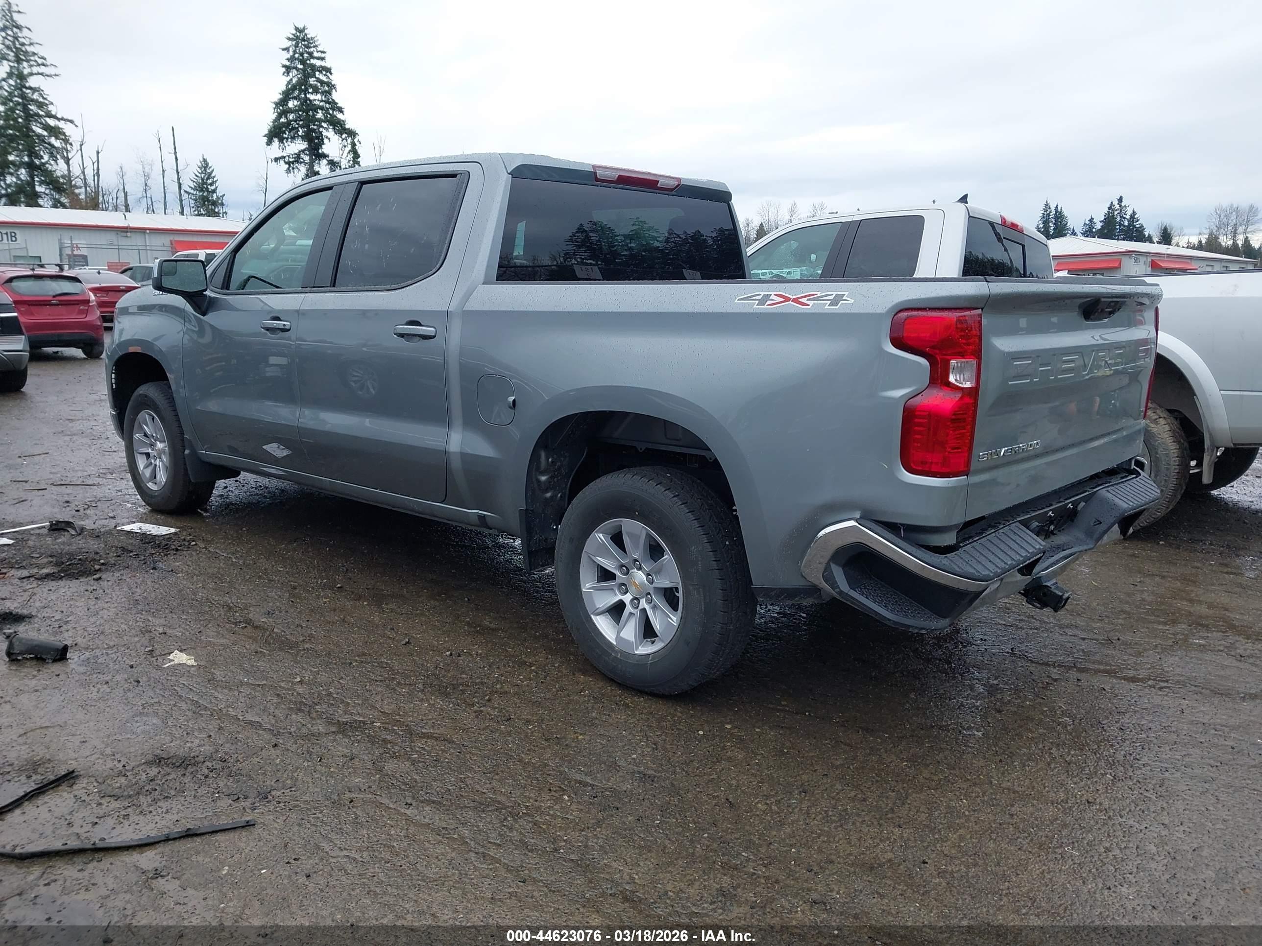 CHEVROLET SILVERADO image 3