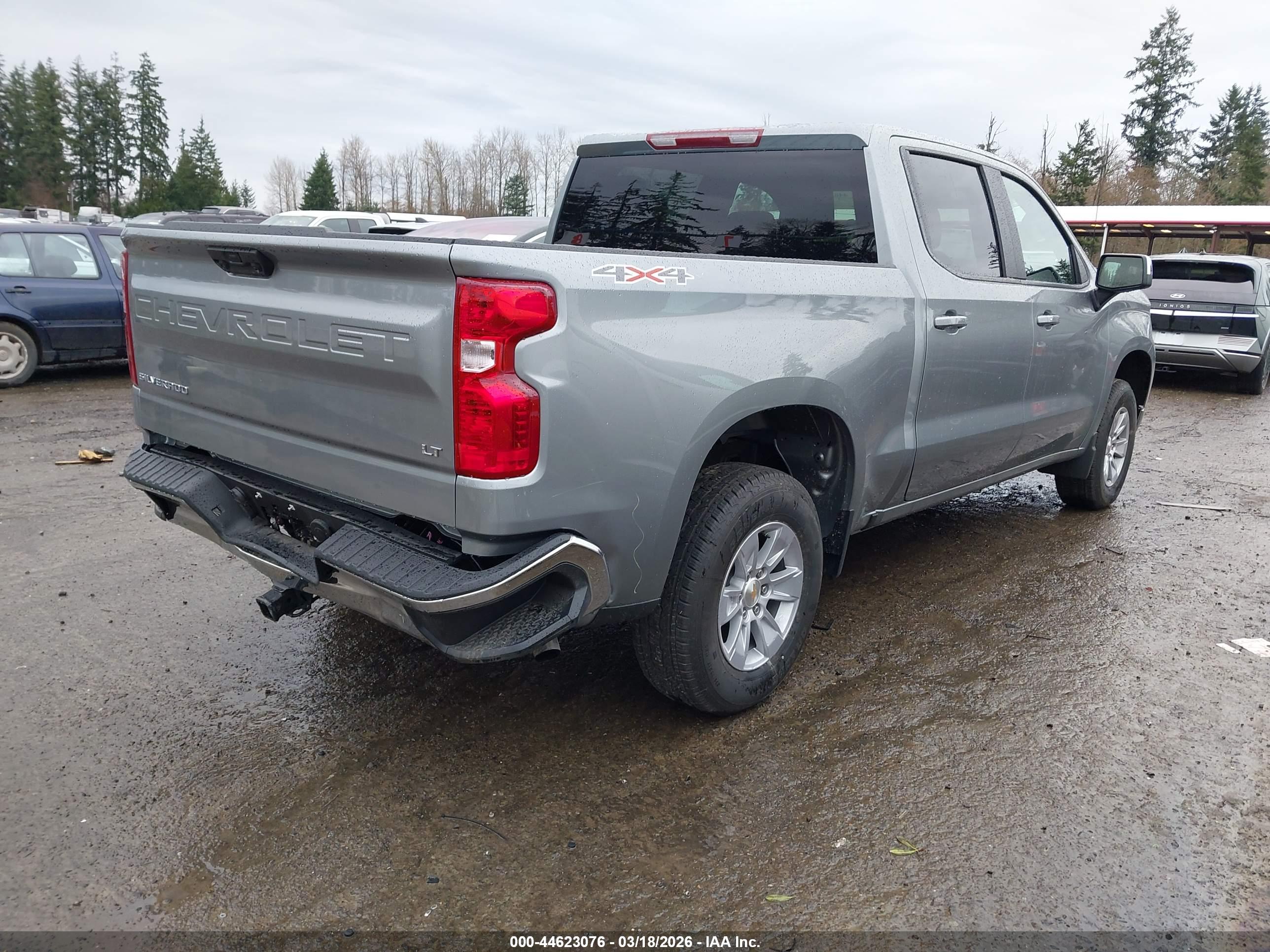 CHEVROLET SILVERADO image 4