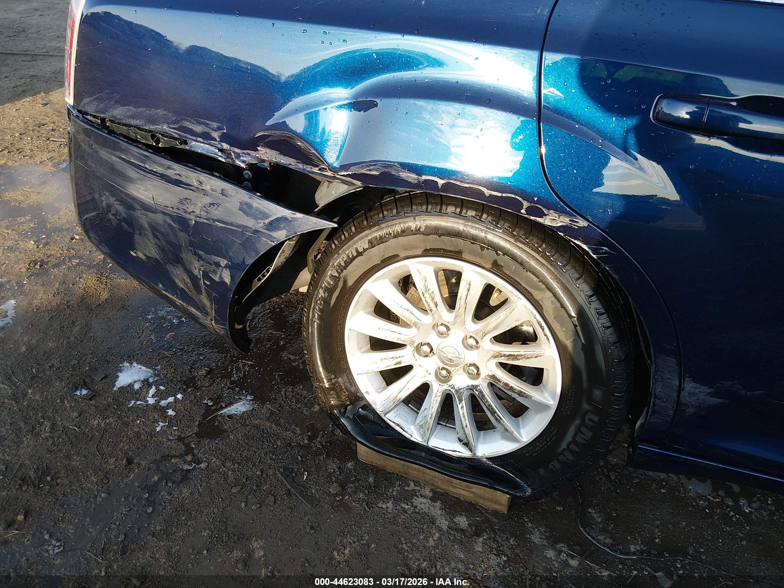 CHRYSLER 300 image 6