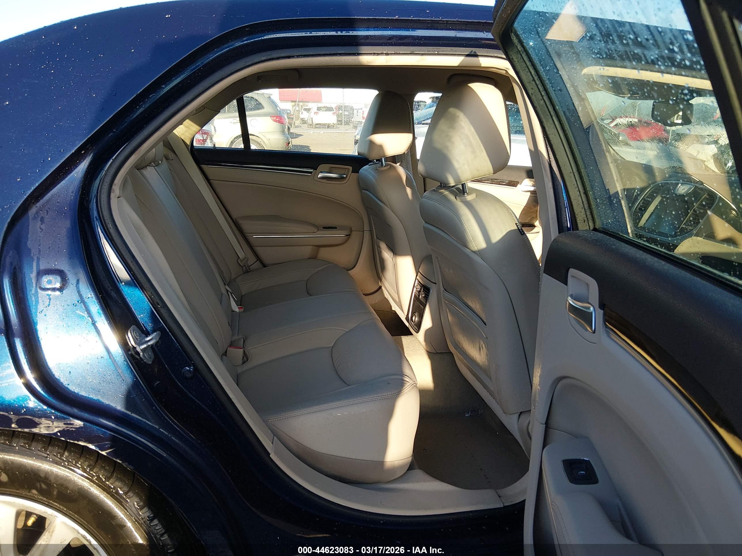 CHRYSLER 300 image 8
