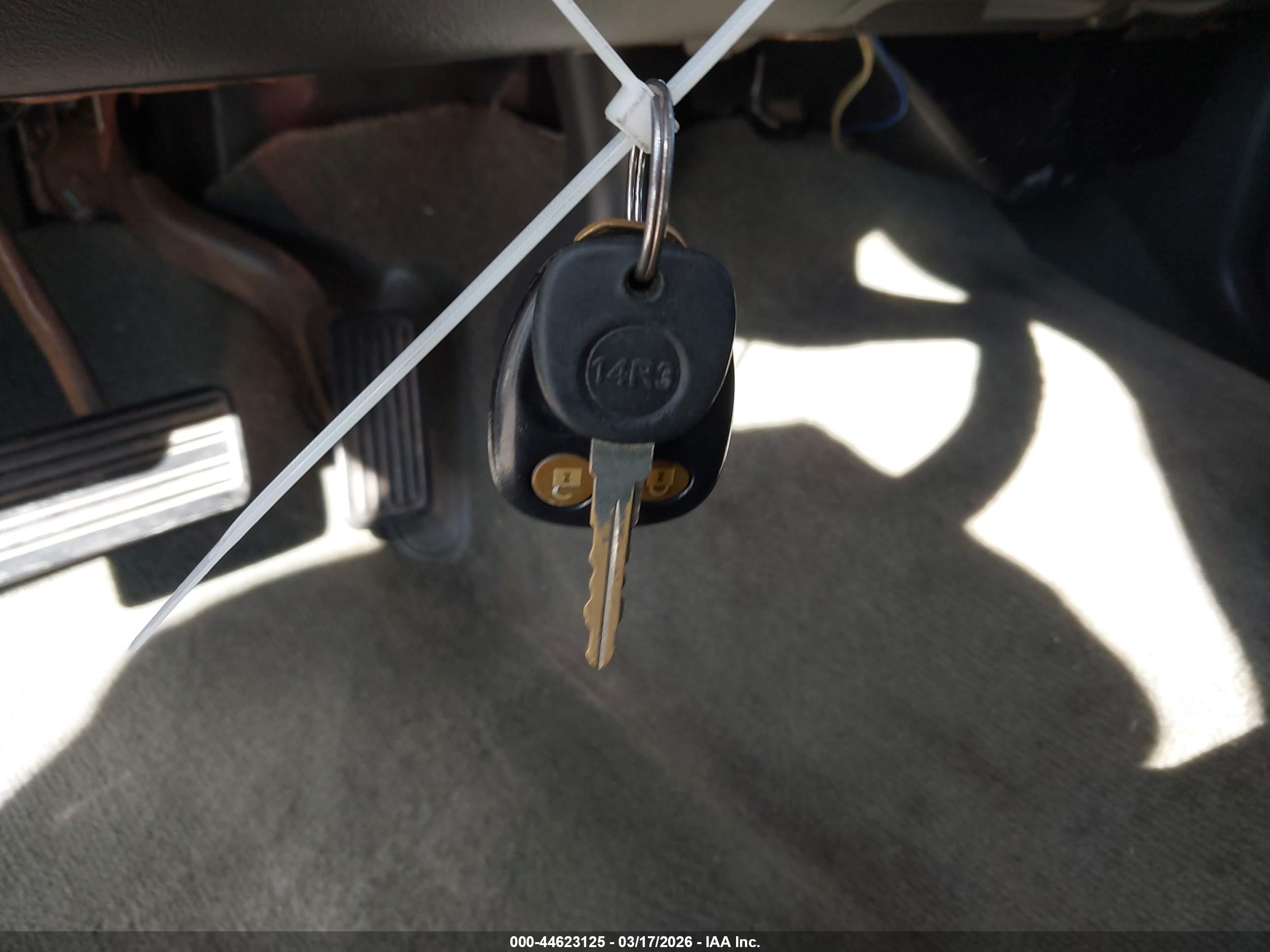 CHEVROLET SILVERADO image 11