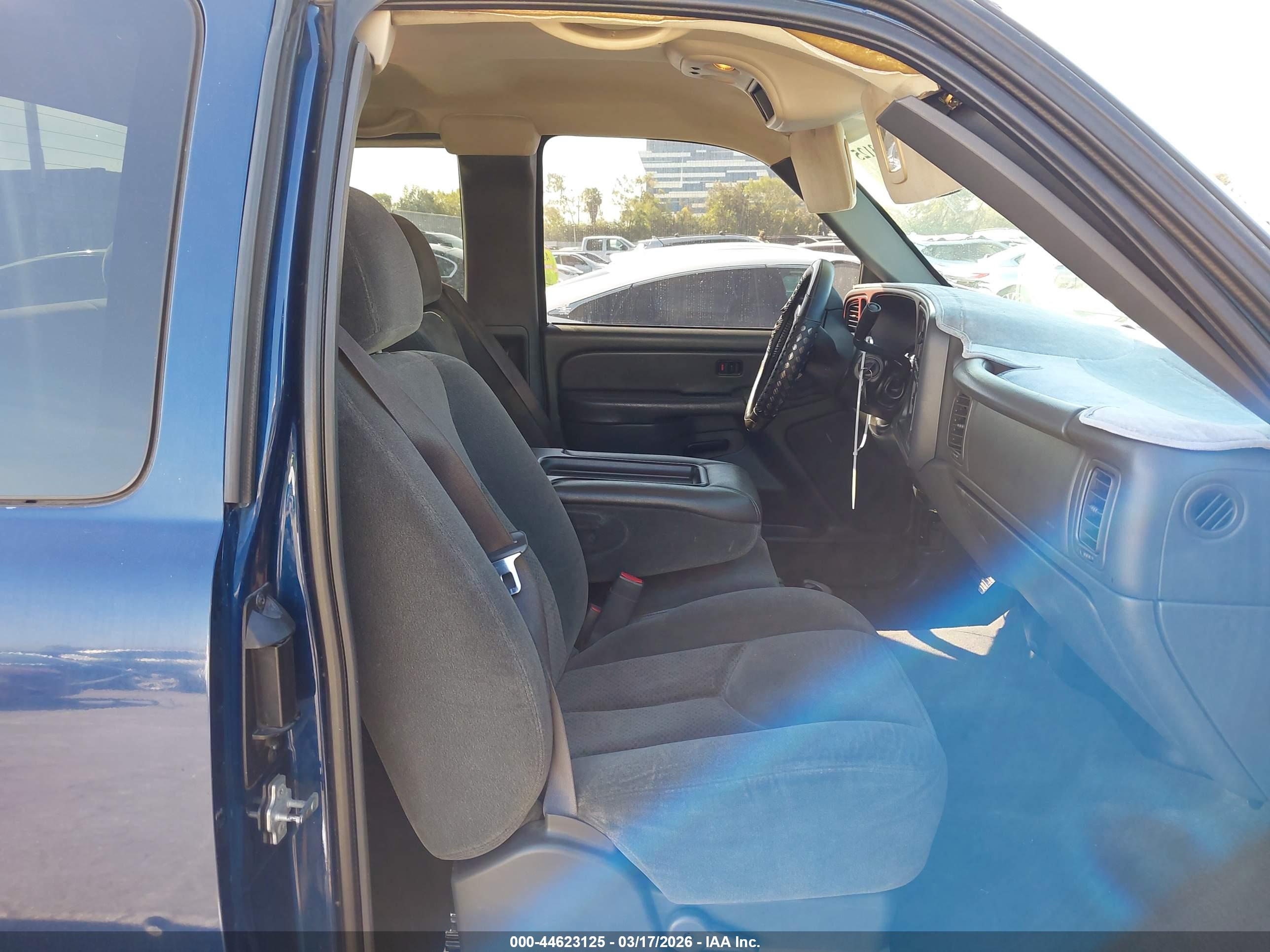 CHEVROLET SILVERADO image 5
