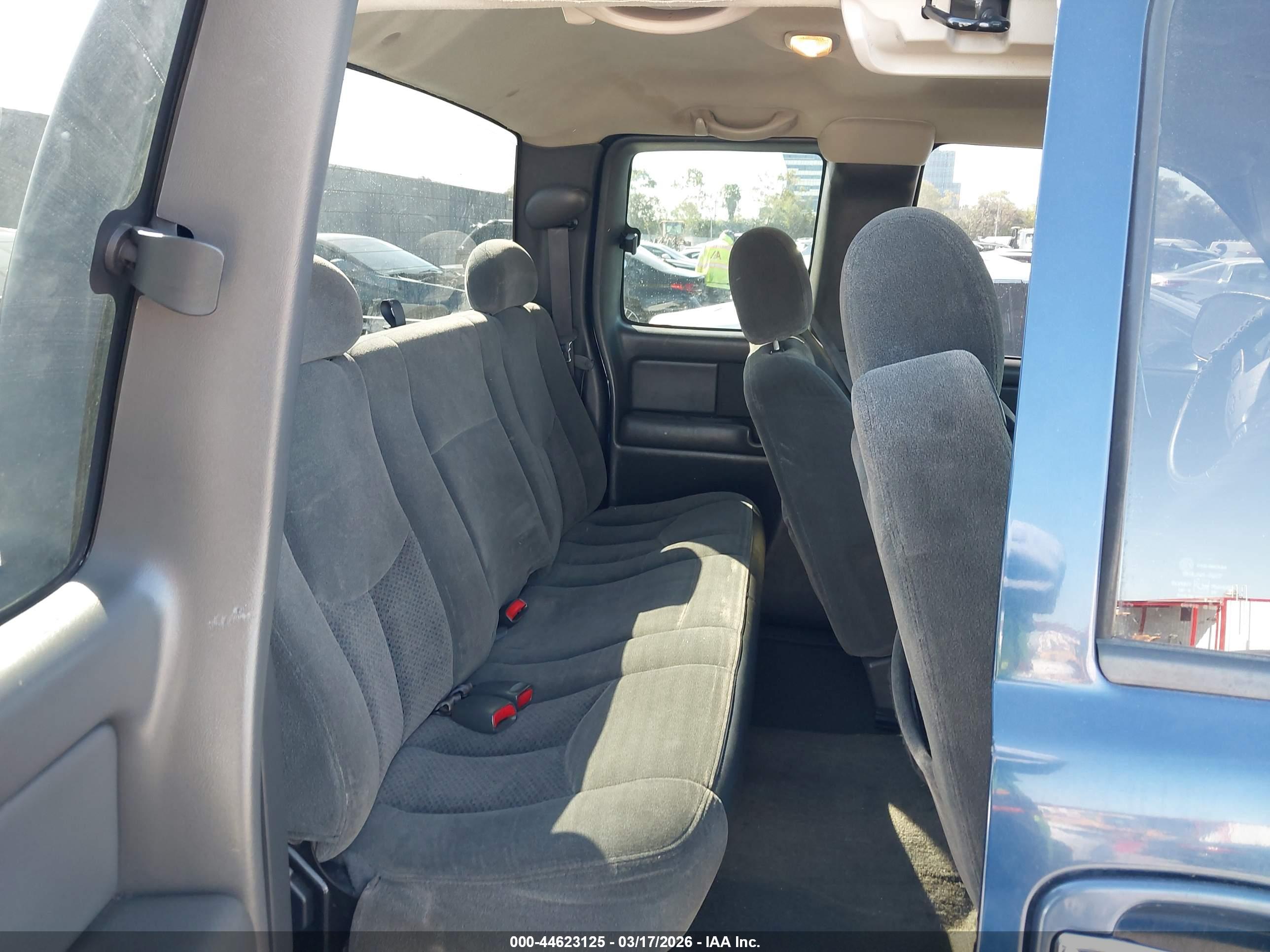 CHEVROLET SILVERADO image 8