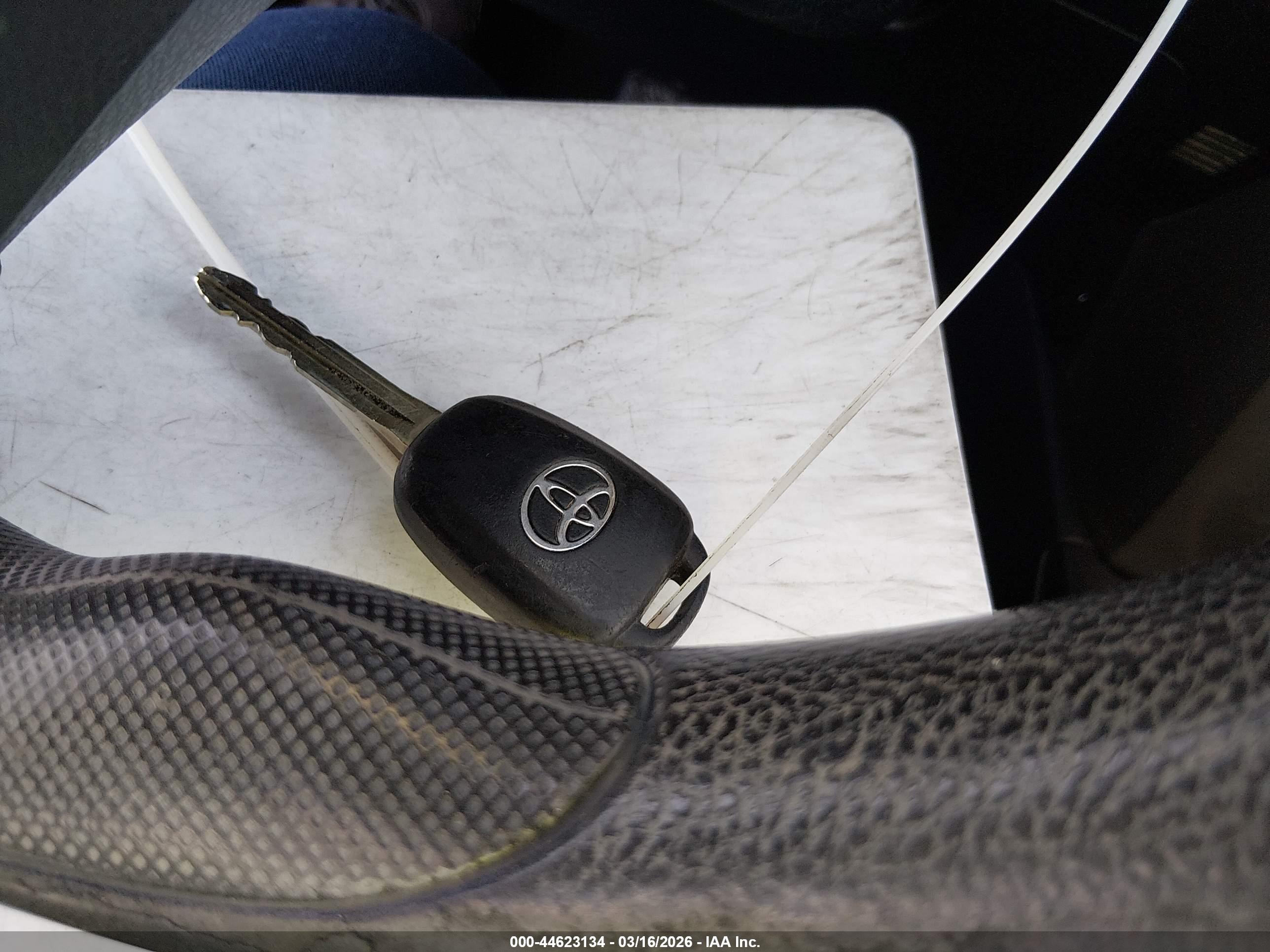 TOYOTA RAV4 image 11