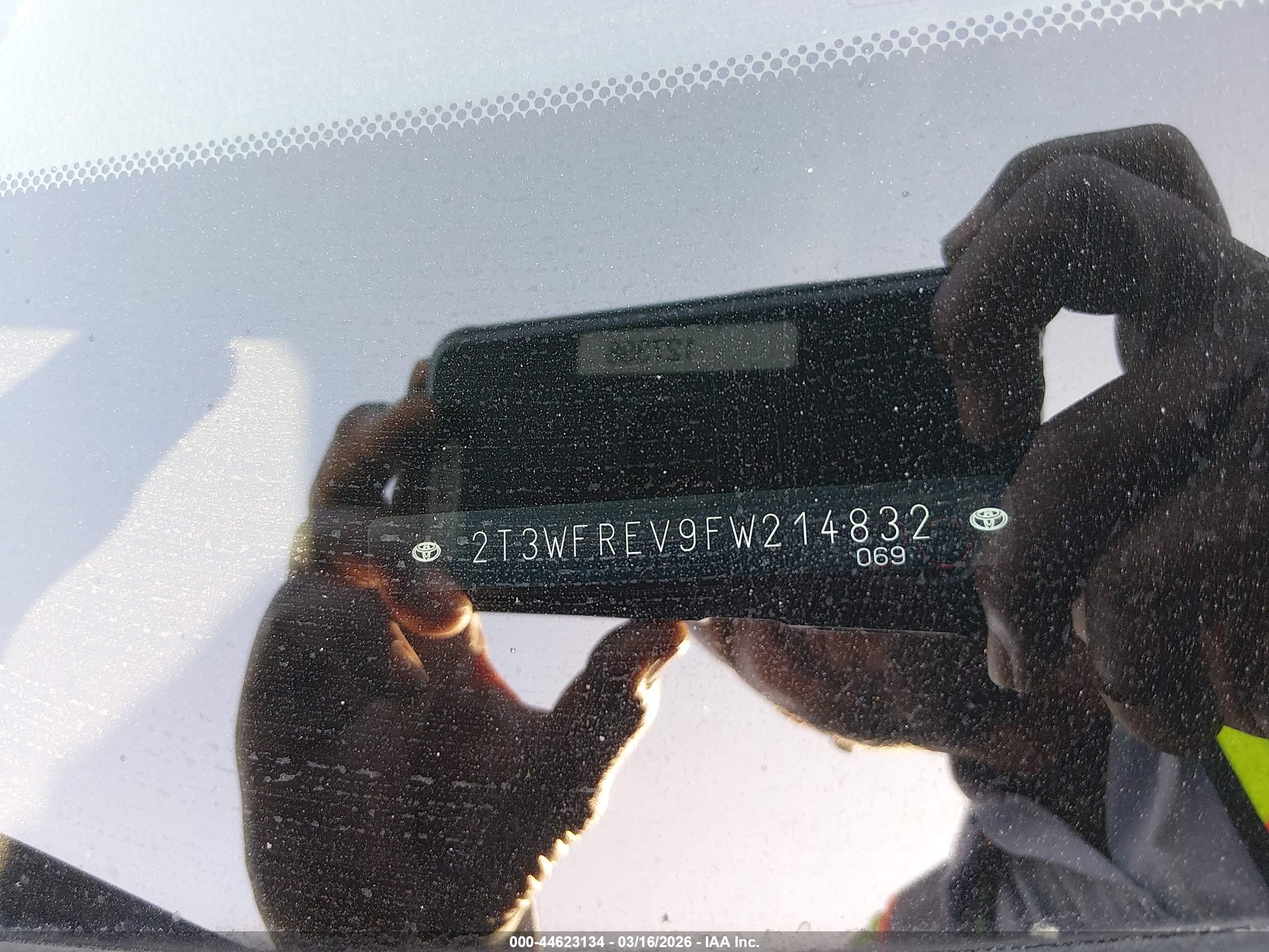 TOYOTA RAV4 image 9