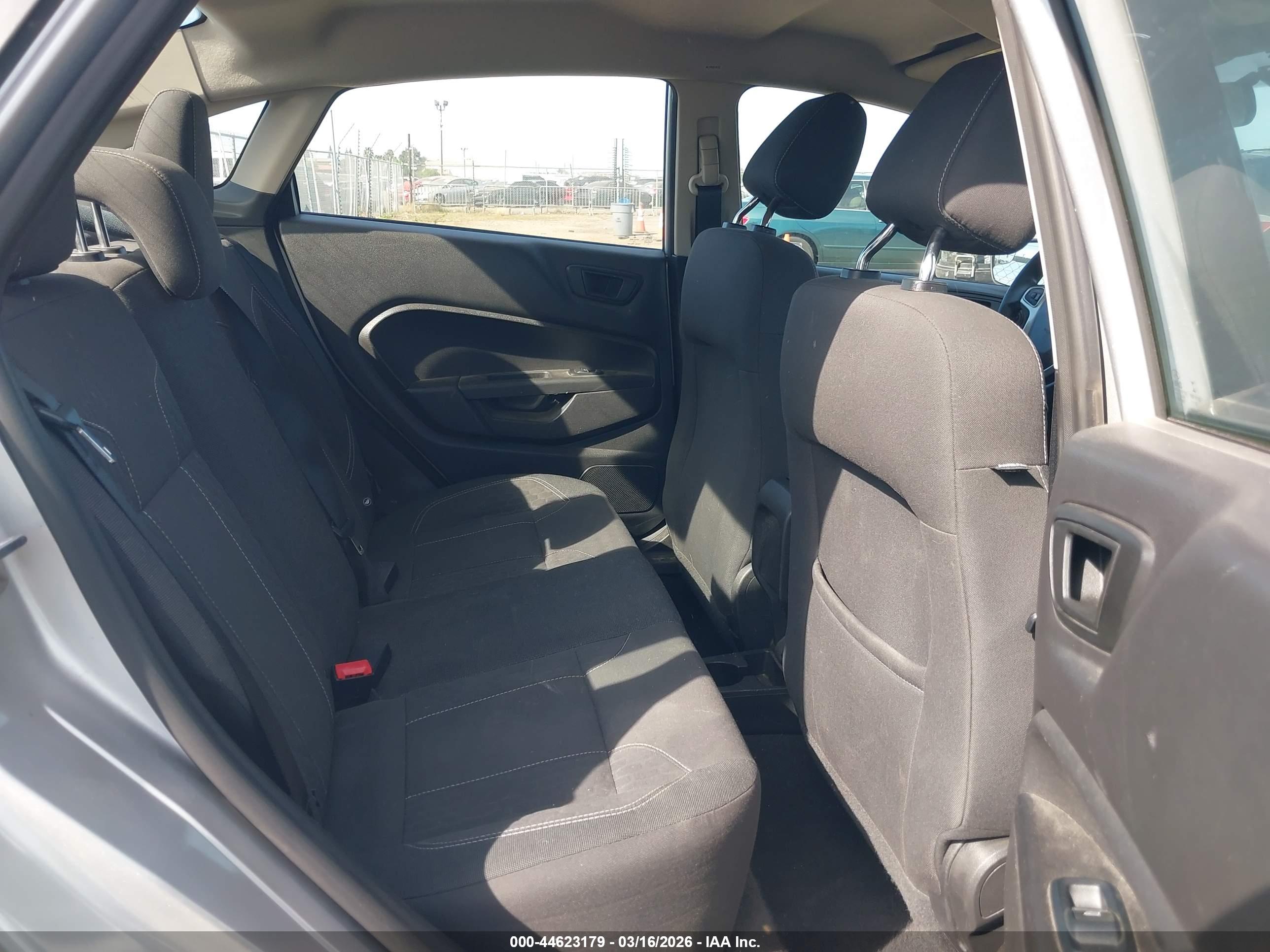 FORD FIESTA image 8