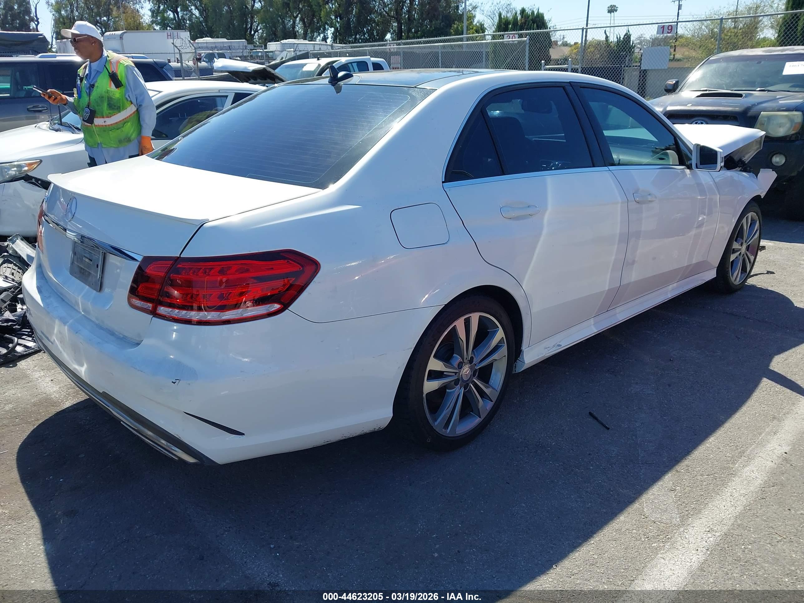 MERCEDES-BENZ E image 4