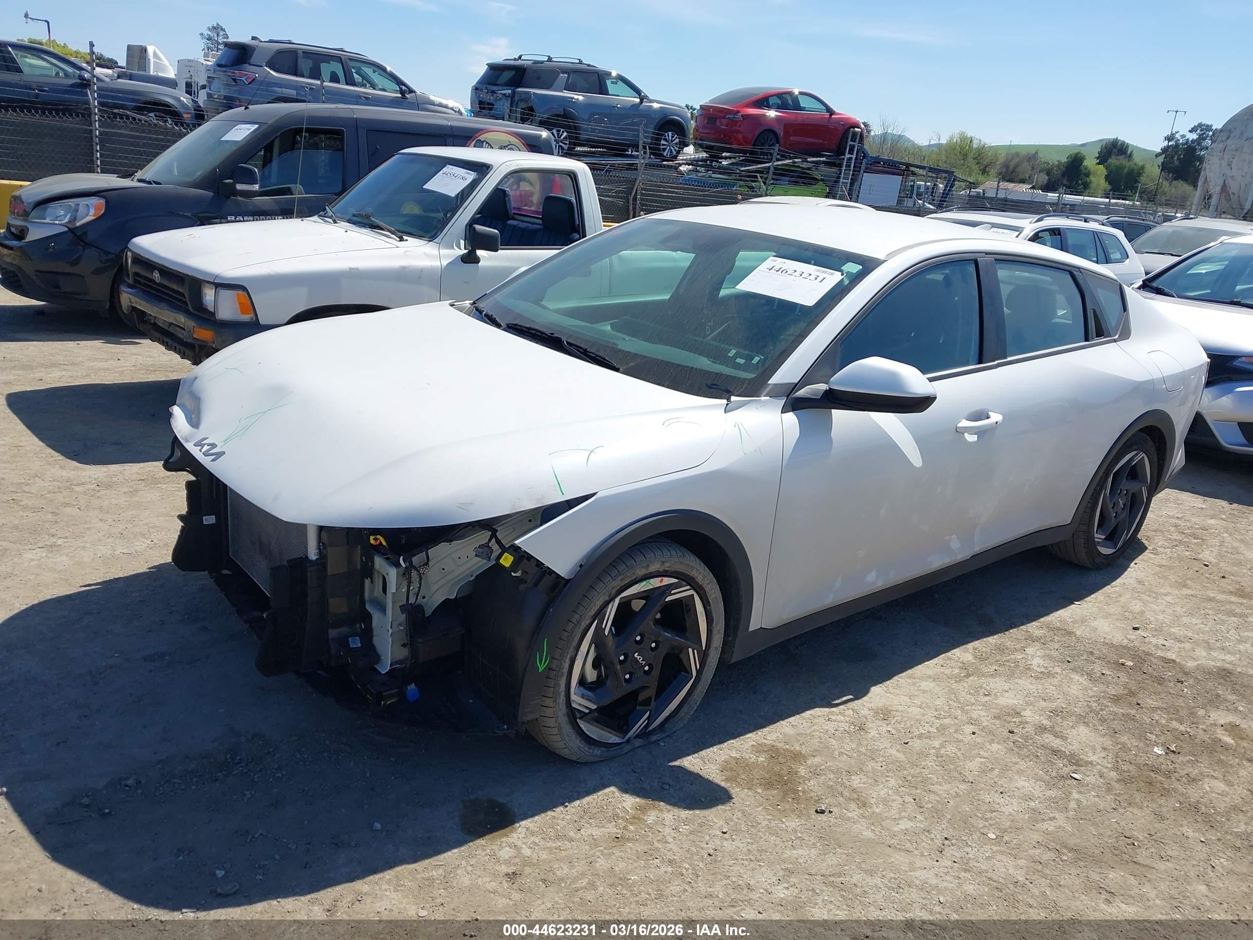KIA K4 image 2