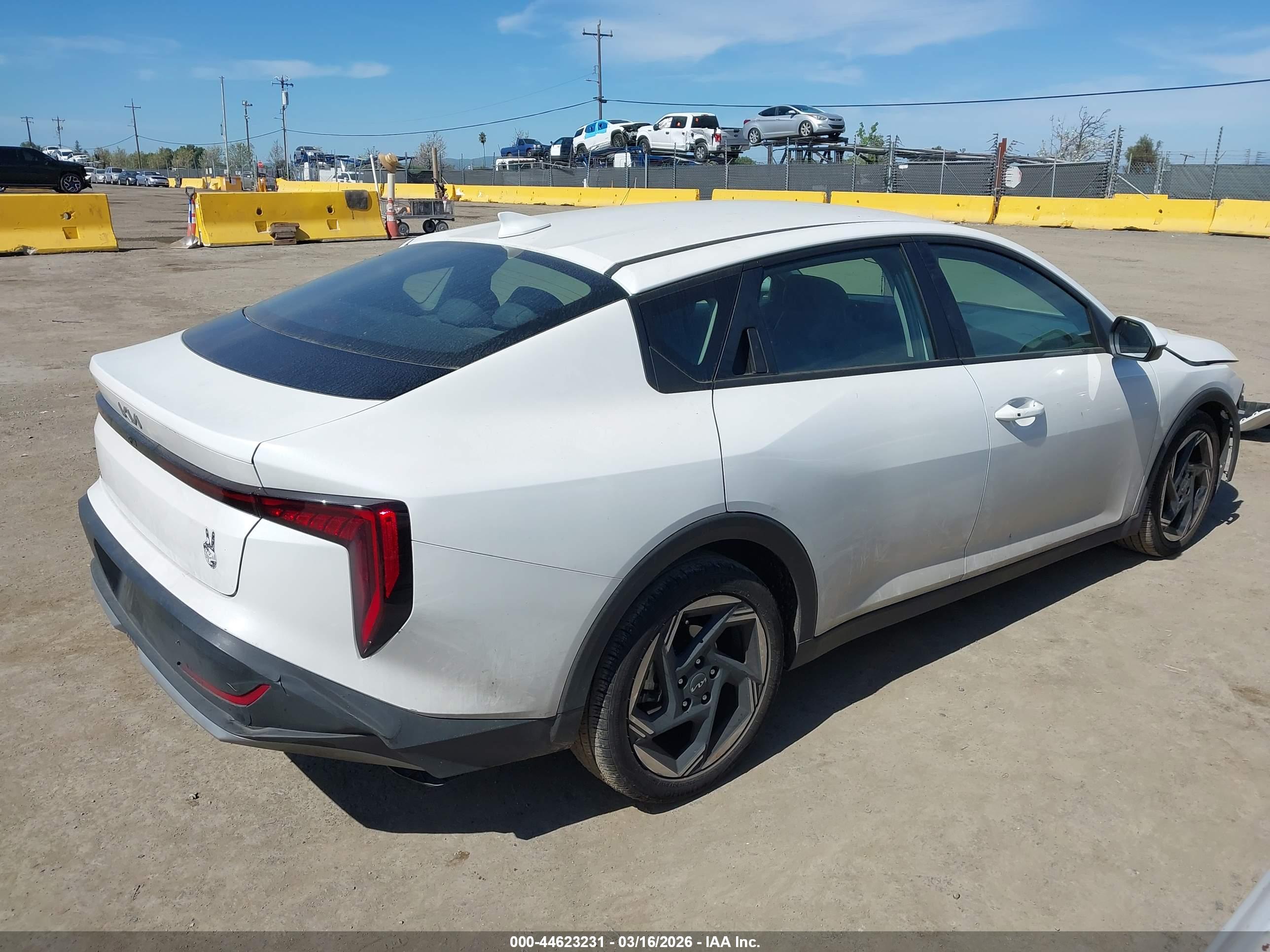 KIA K4 image 4
