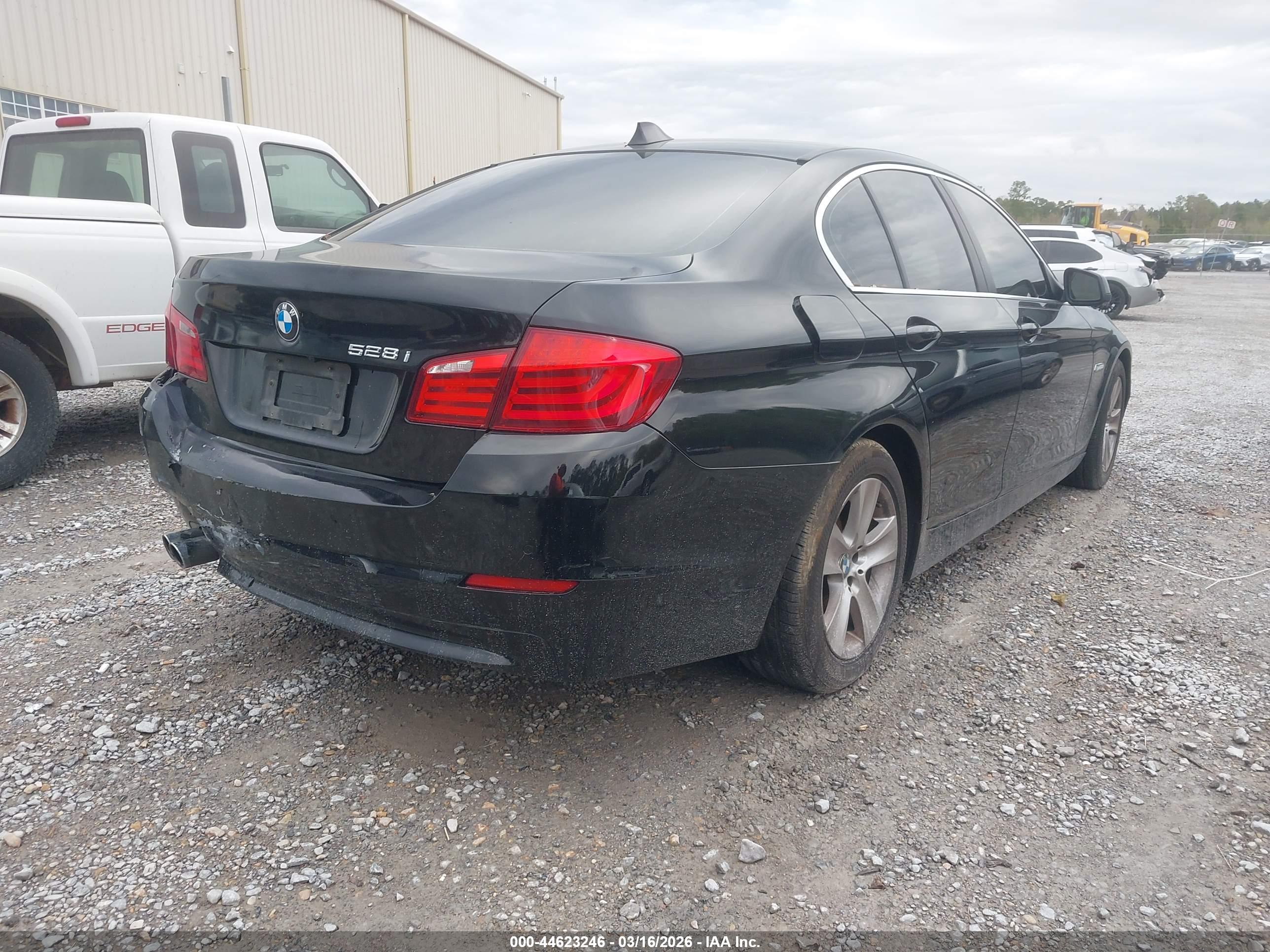 BMW 528I image 4