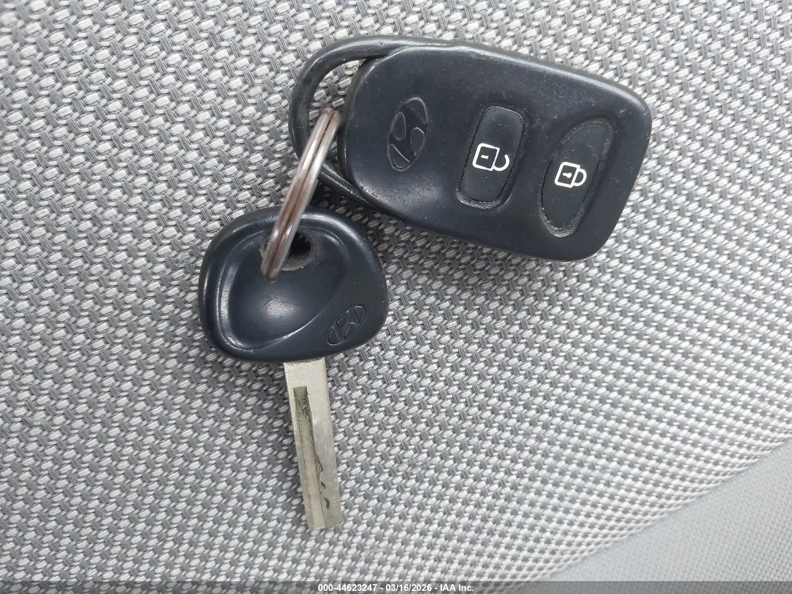 HYUNDAI ACCENT image 11