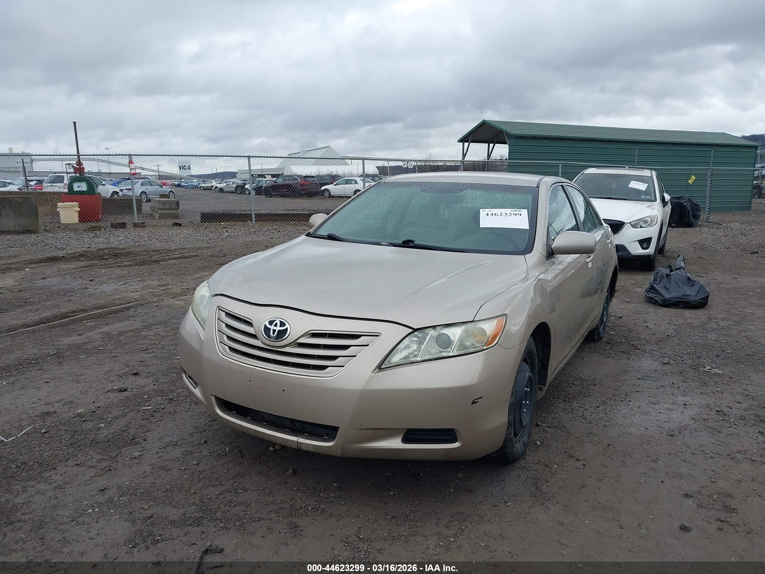 TOYOTA CAMRY image 2