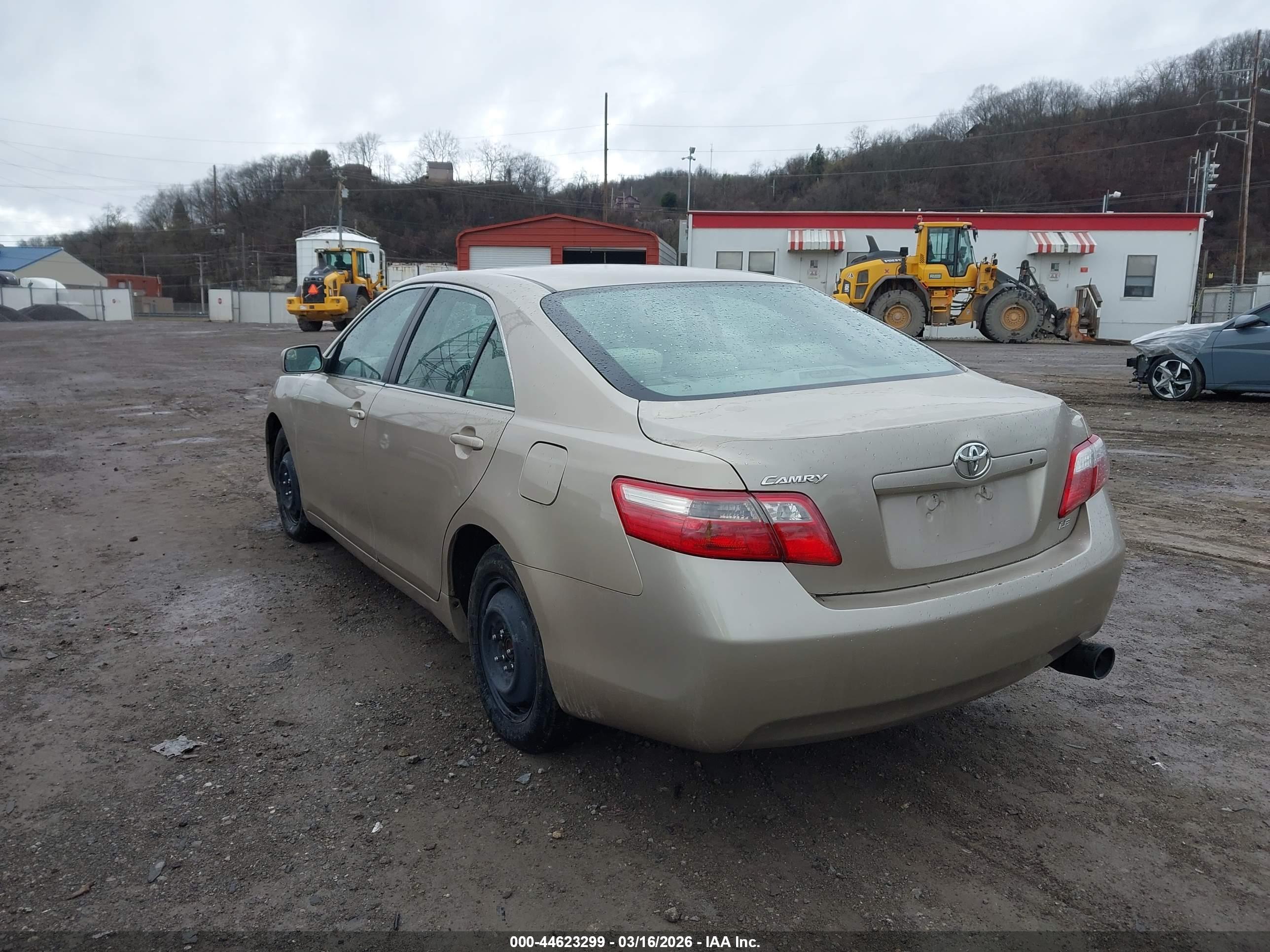 TOYOTA CAMRY image 3