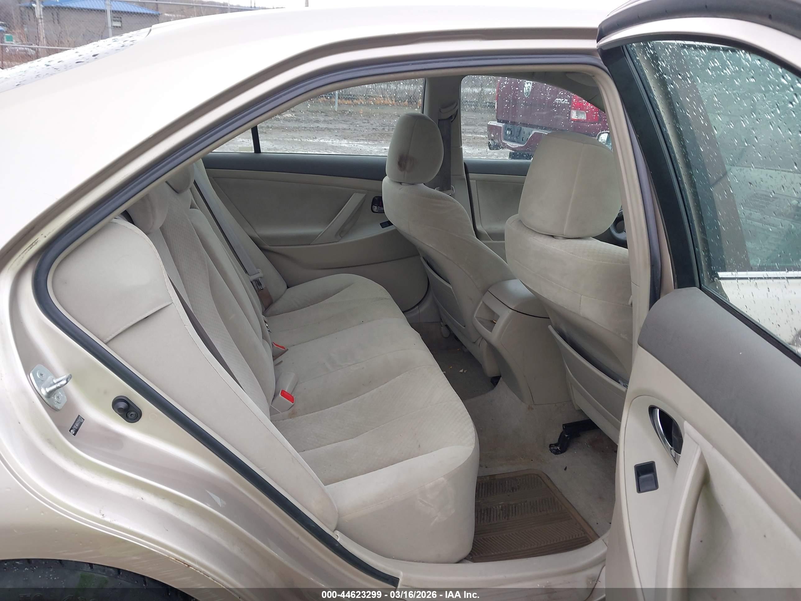 TOYOTA CAMRY image 8