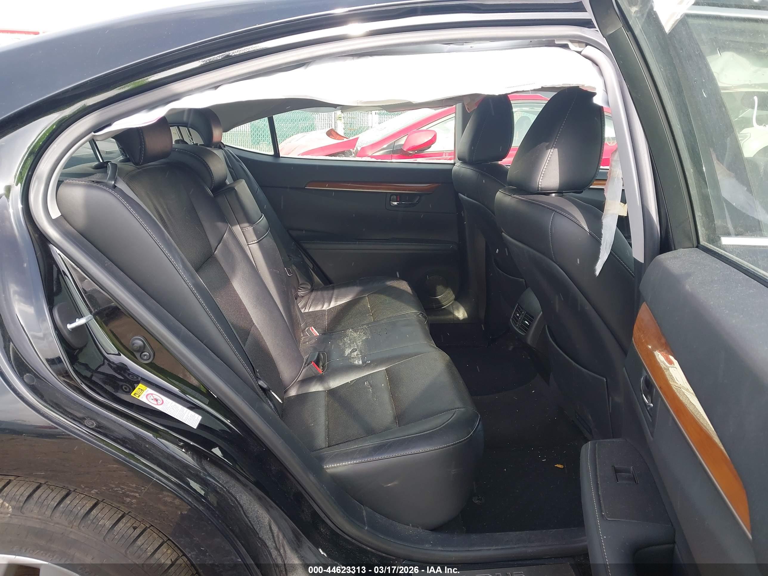 LEXUS ES image 8