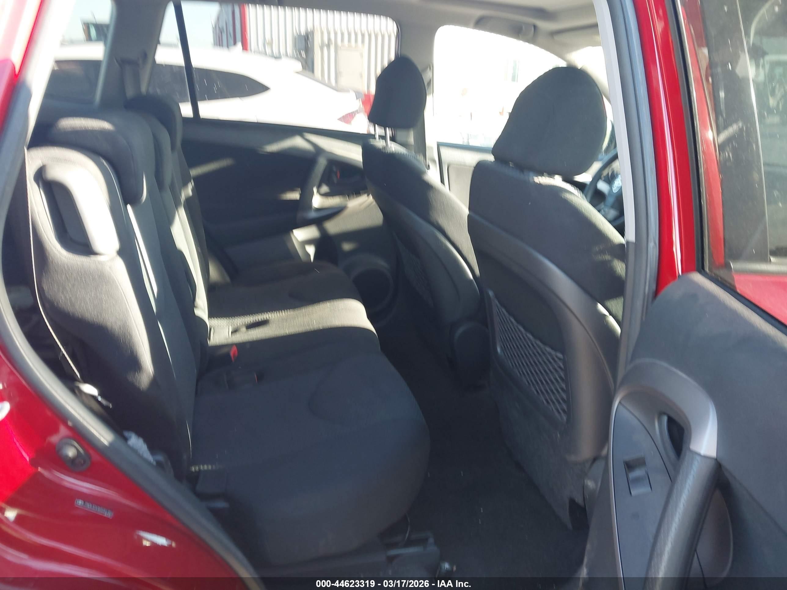 TOYOTA RAV4 image 8
