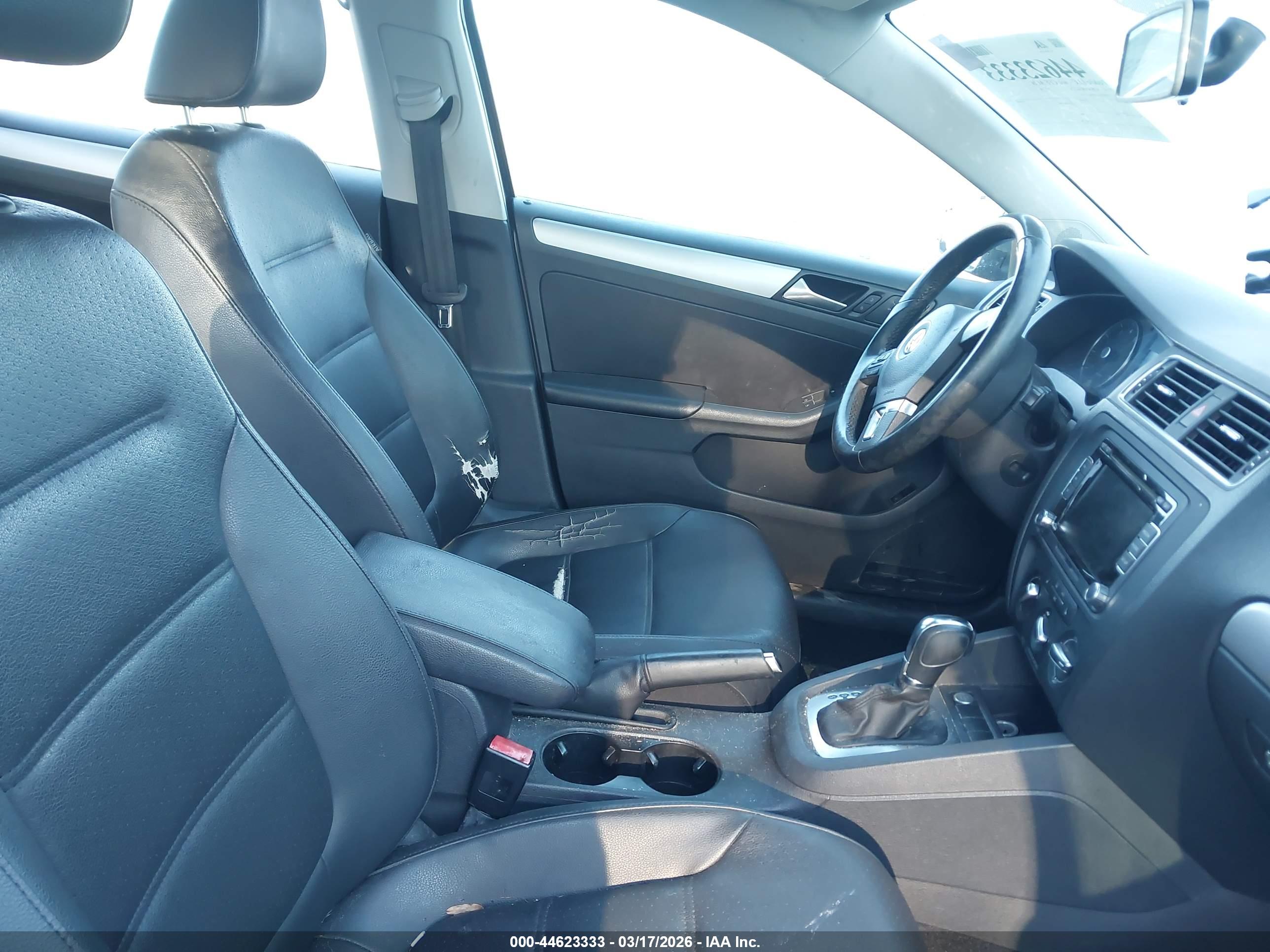VOLKSWAGEN JETTA image 5